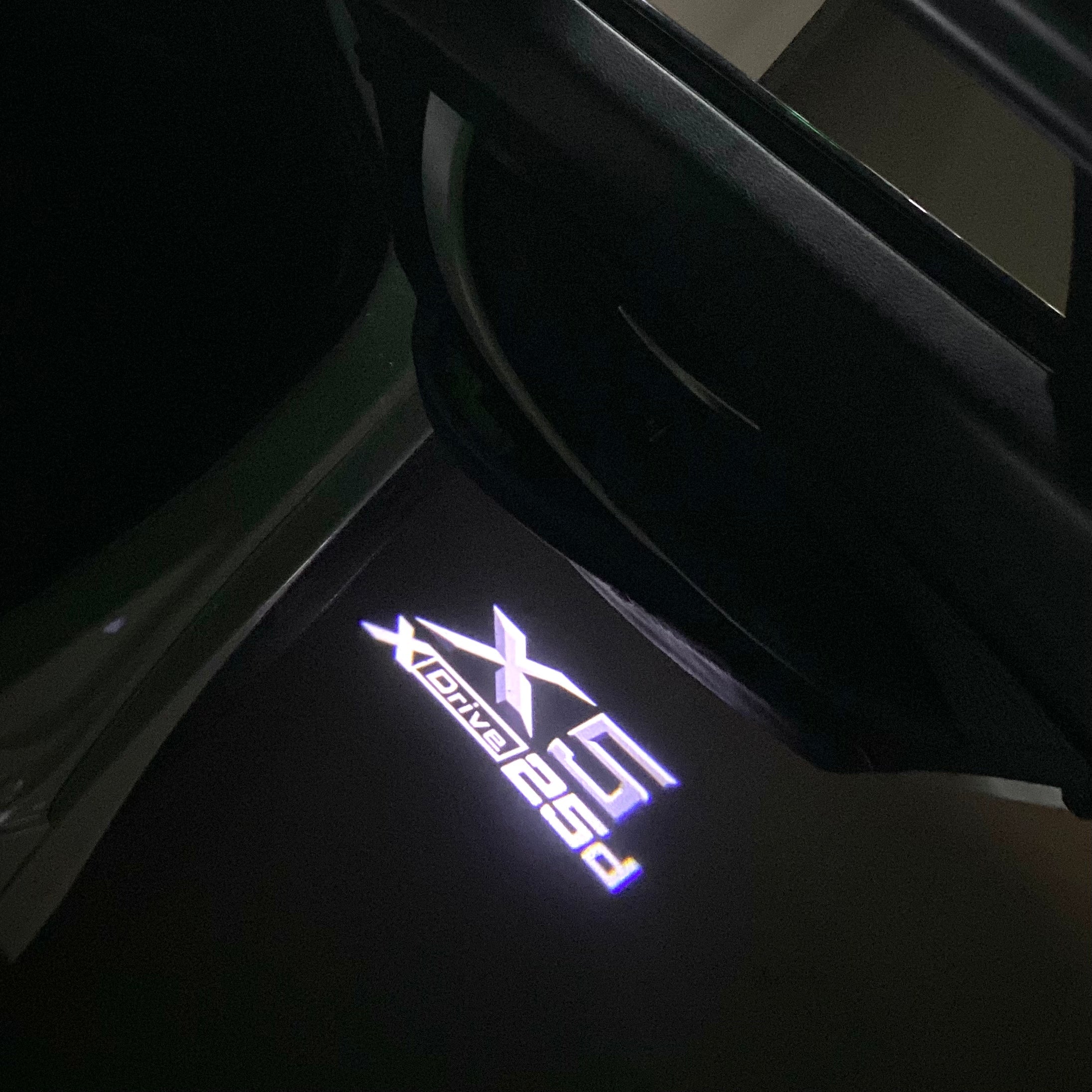 BMW X5 XDrive 25d  LOGO PROJECTOT LIGHTS (quantity 1 = 1 sets/2 door lights)Nr.bmw00115