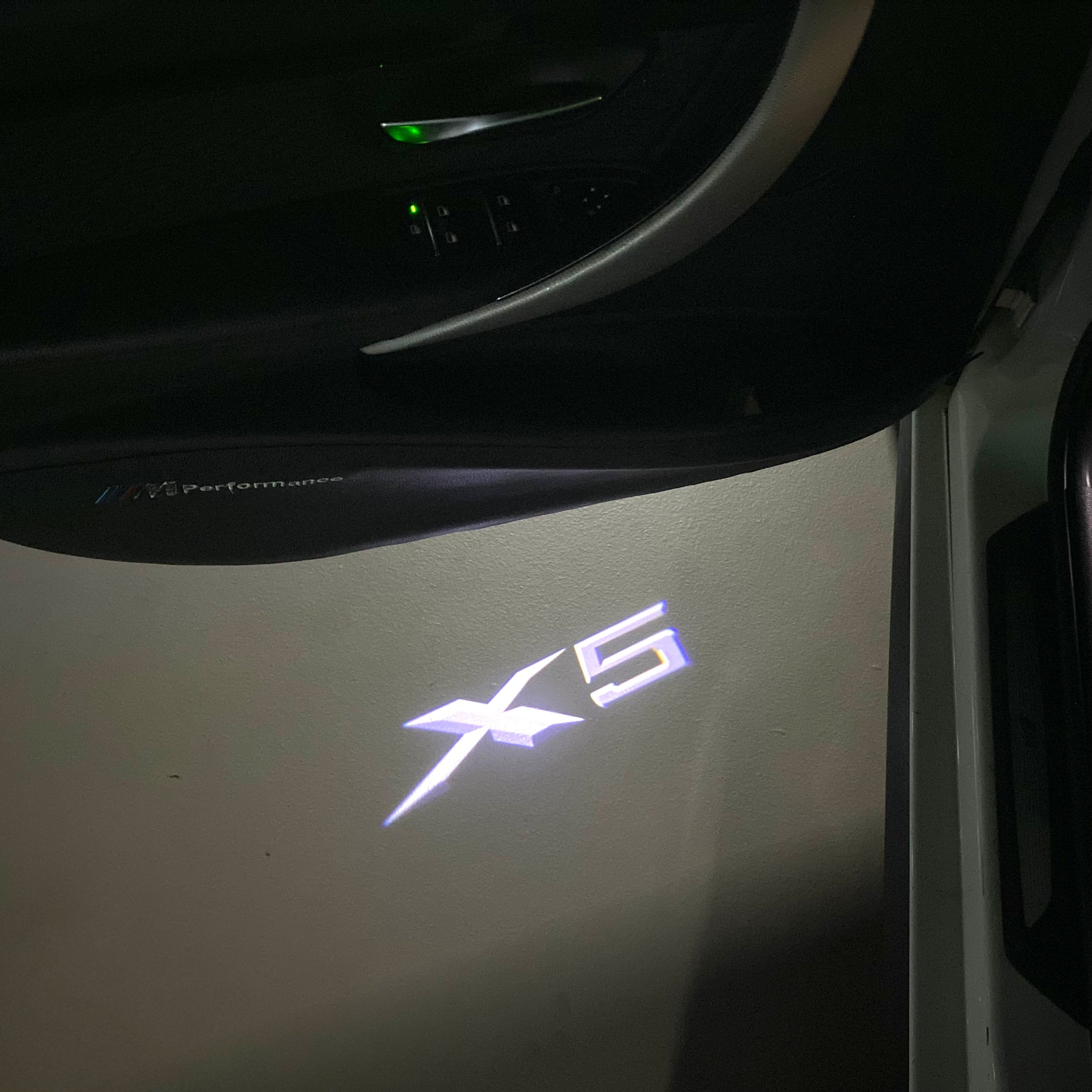 BMW X5    LOGO PROJECTOT LIGHTS (quantity 1 = 1 sets/2 door lights)Nr.bmw0096