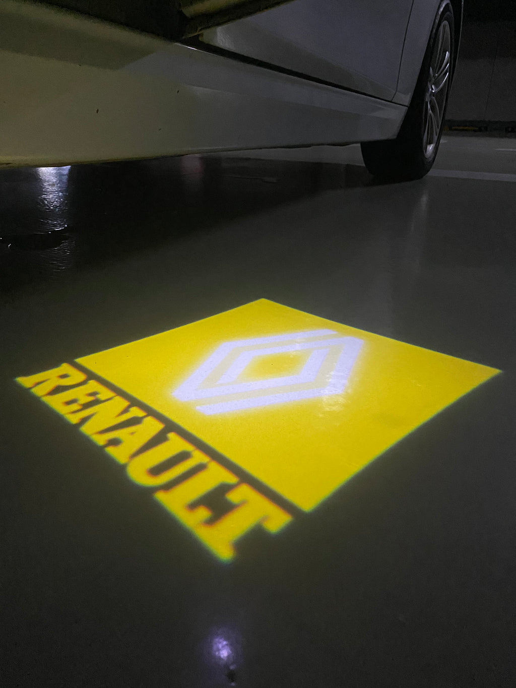 RENAULT ORIGINAL LOGO PROJECTOT LIGHTS Nr.28086 (quantity 1 = 2 Logo Films /2 door lights )