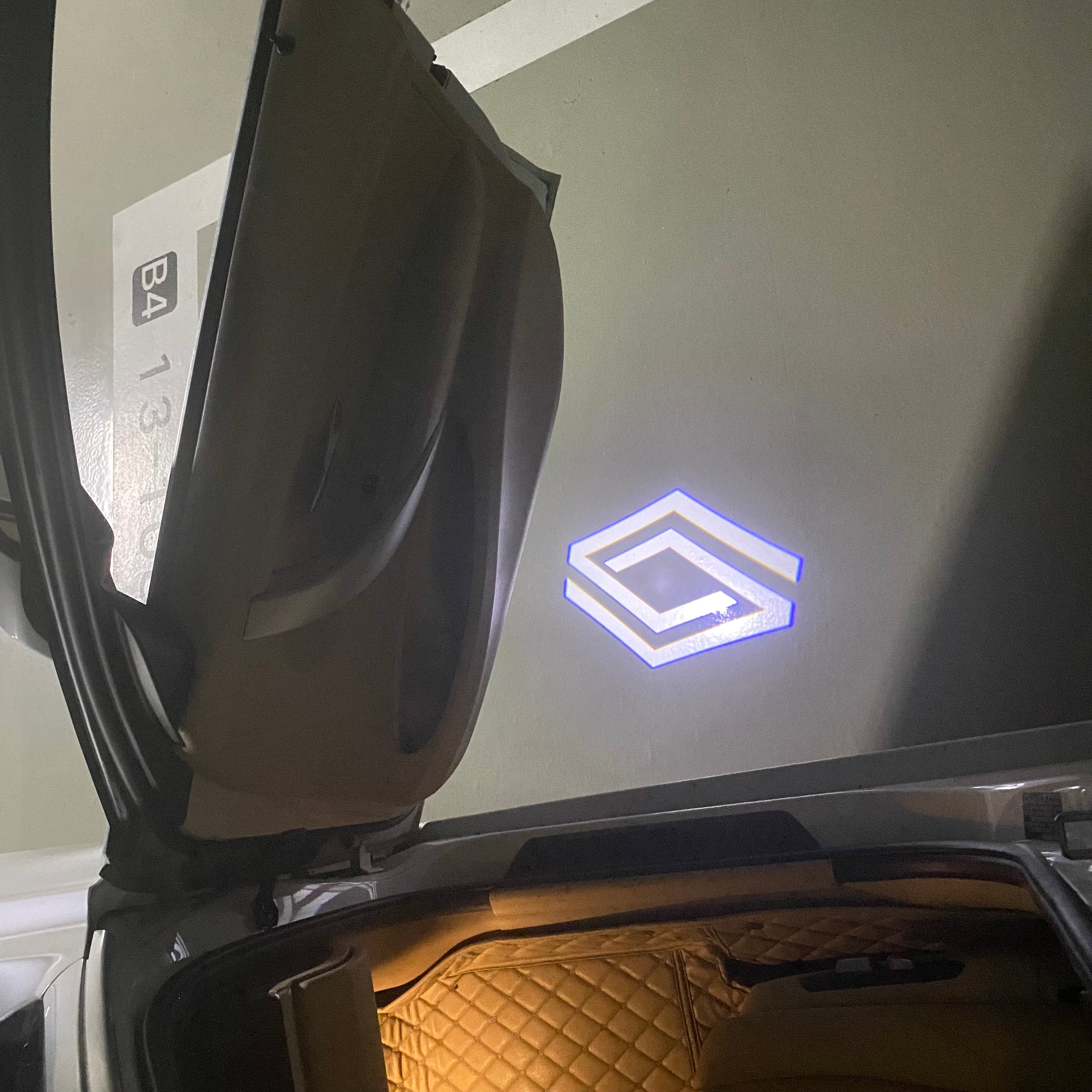 RENAULT ORIGINAL LOGO PROJECTOT LIGHTS Nr.28079 (quantity 1 = 2 Logo Films /2 door lights )