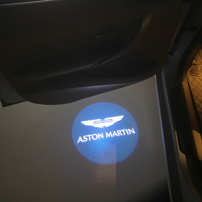 ASTON MARTIN ORIGINAL LOGO PROJECTOT LIGHTS Nr.27001 (Menge 1 = 2 Logofolien /2 Türleuchten 