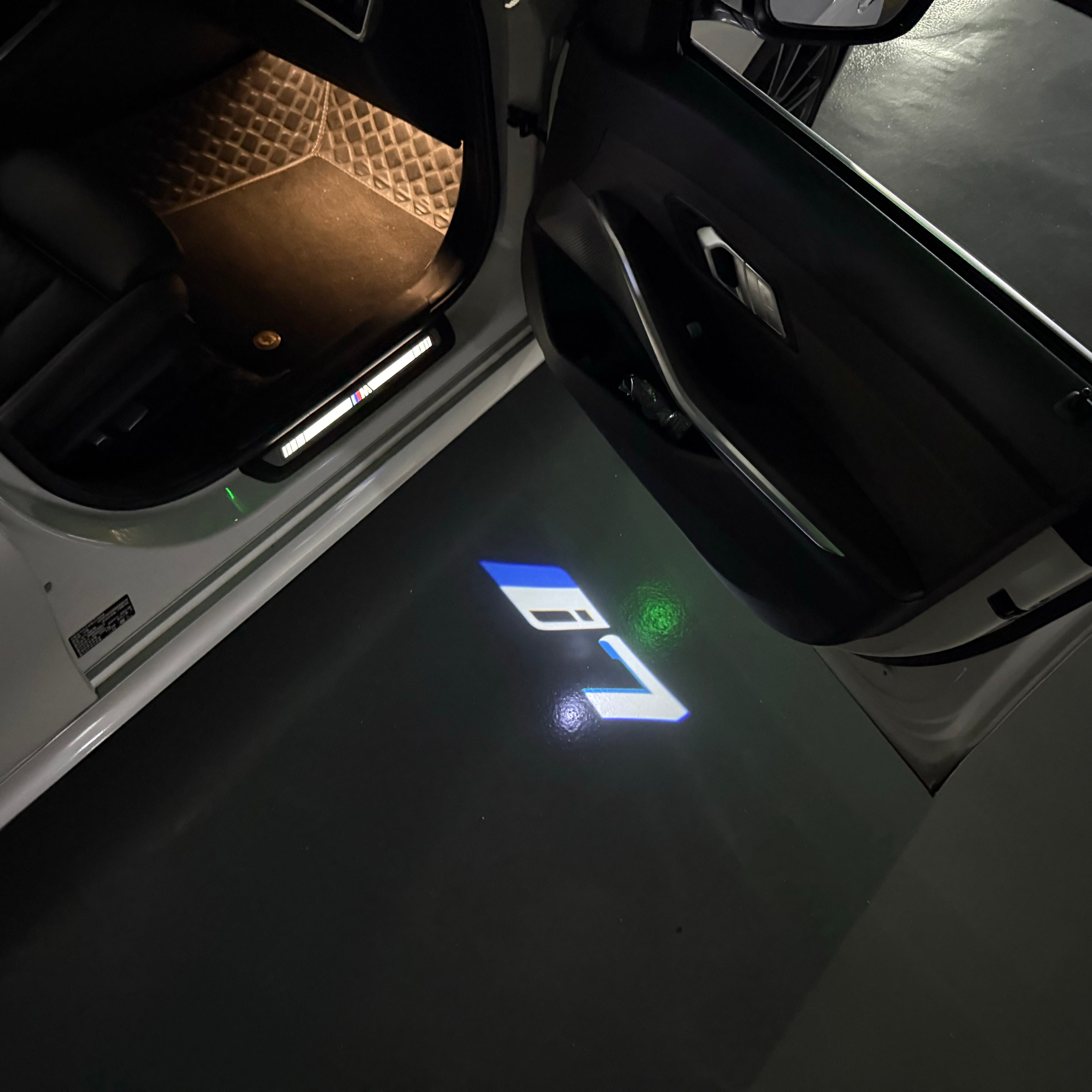 BMW  i7    LOGO PROJECTOT LIGHTS Nr.600x82