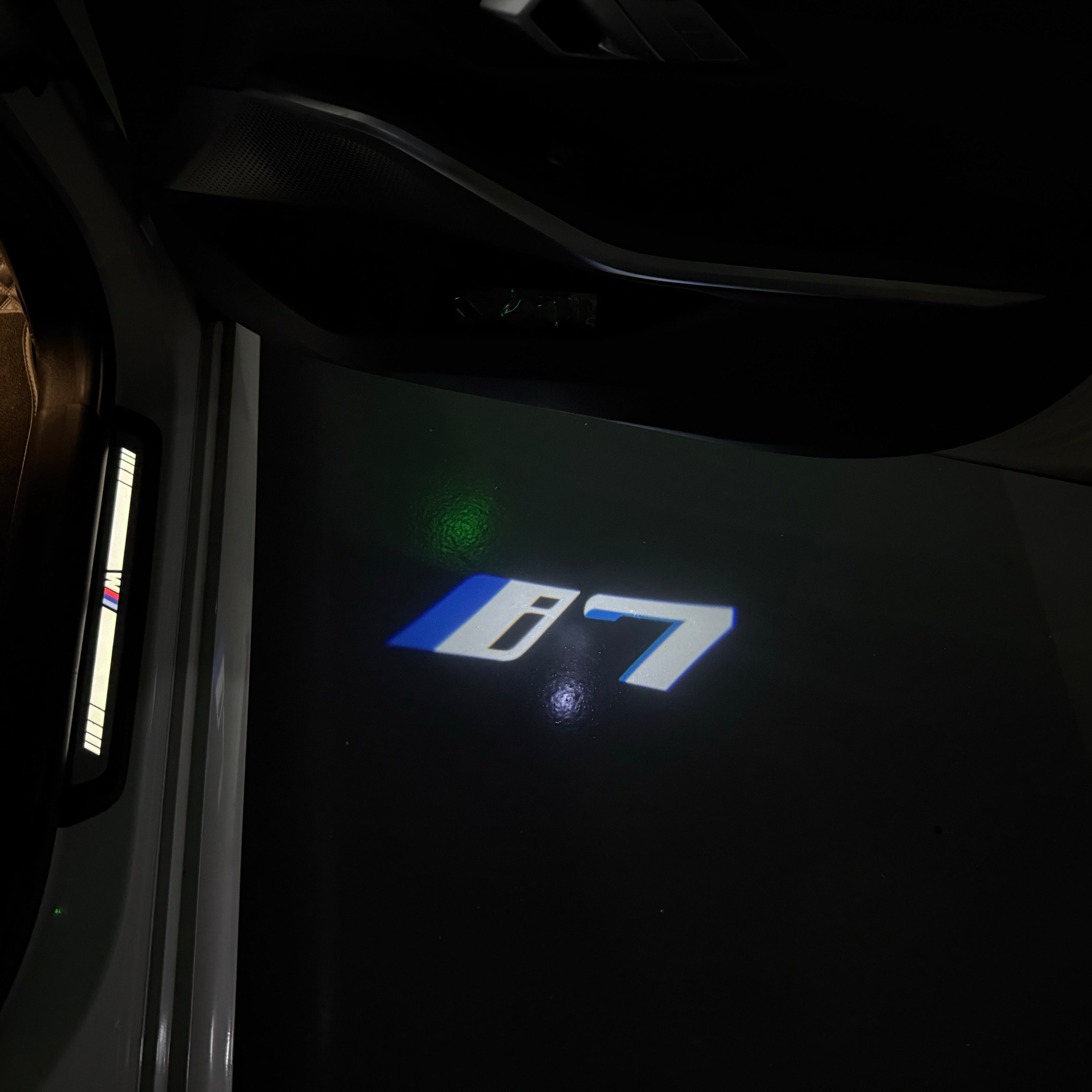 BMW  i7  LOGO PROJECTOT LIGHTS (quantity 1 = 1 sets/2 door lights)Nr.bmw00360