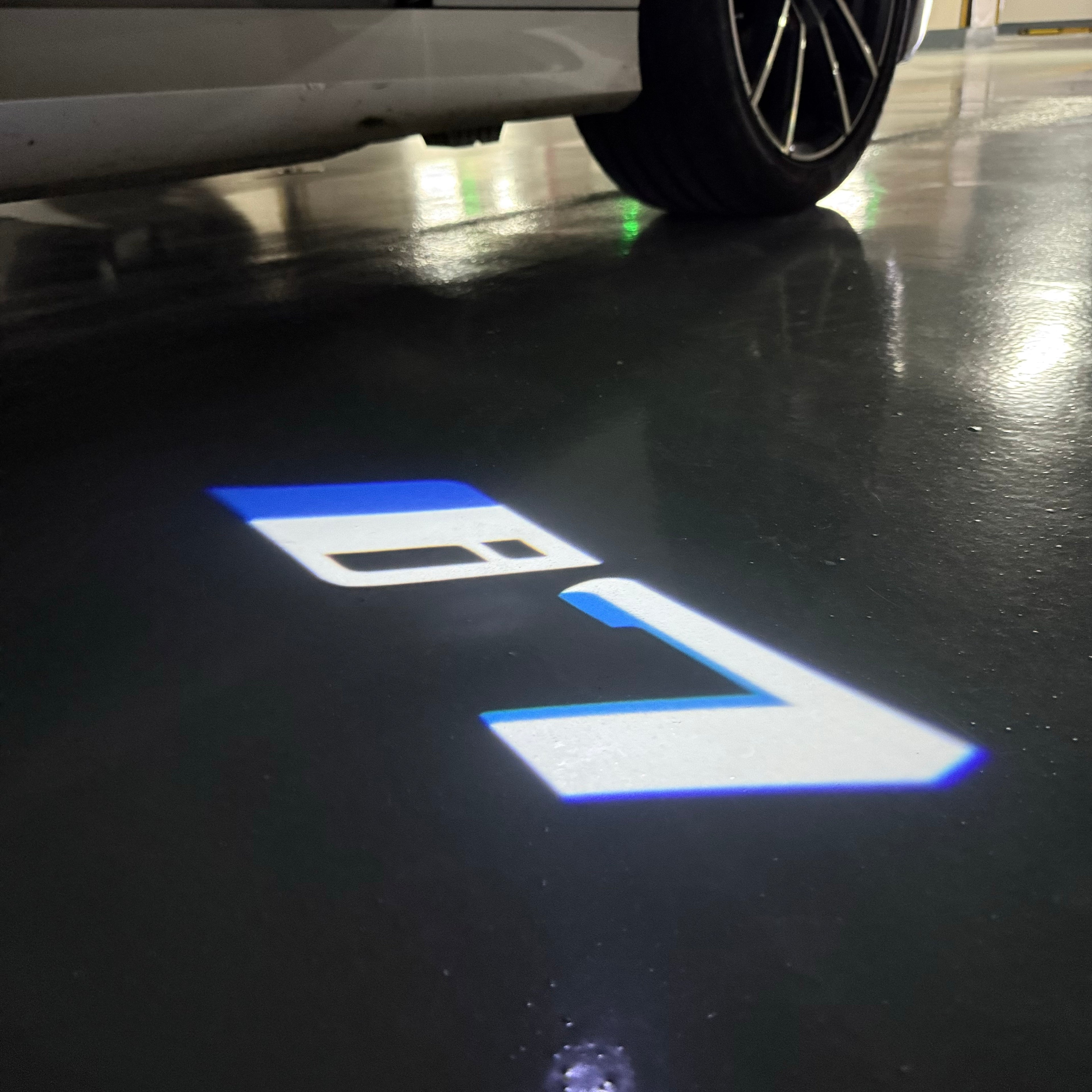 BMW  i7    LOGO PROJECTOT LIGHTS Nr.600x82