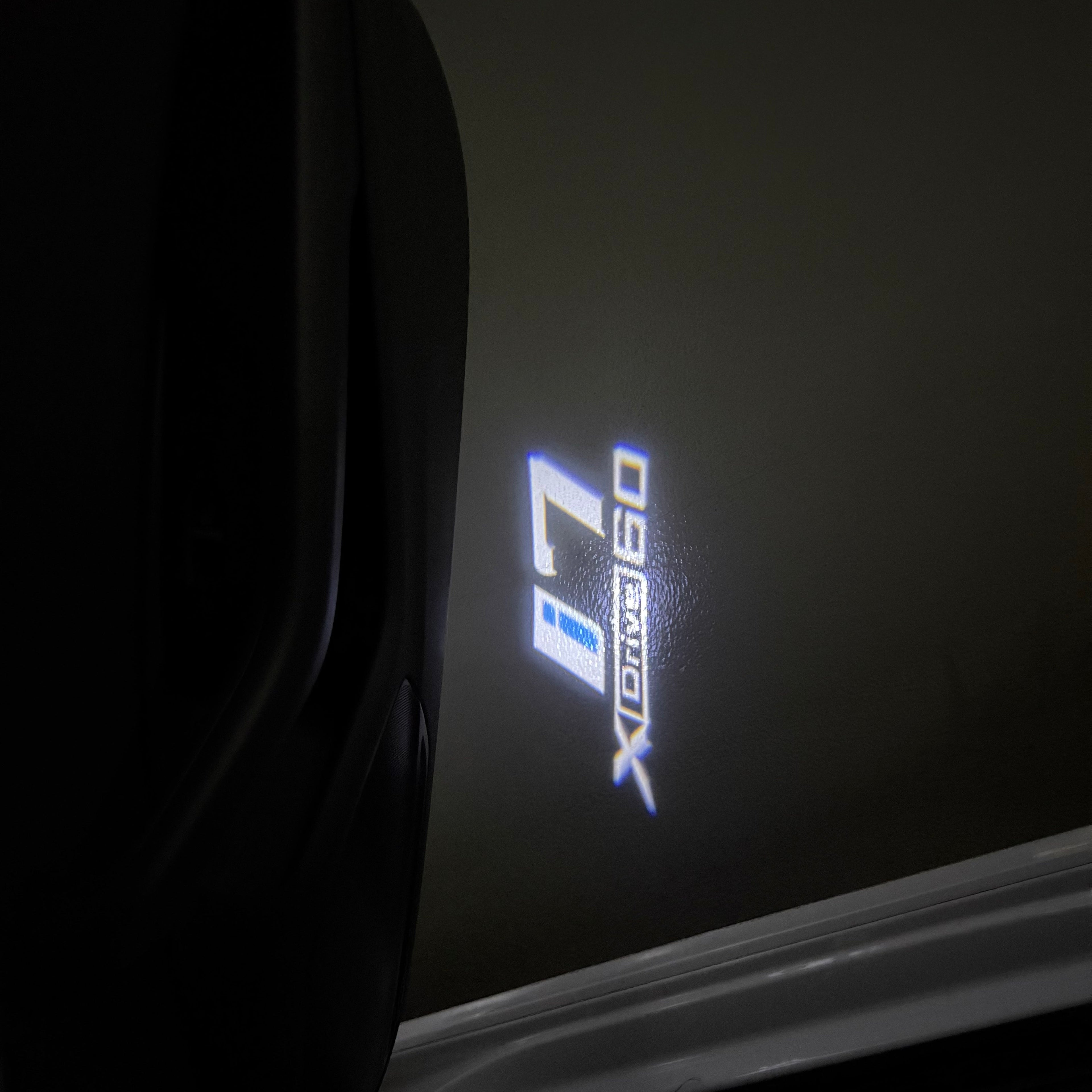 BMW 7 SERIES i7   LOGO PROJECTOT LIGHTS (quantity 1 = 1 sets/2 door lights)Nr.bmw00324