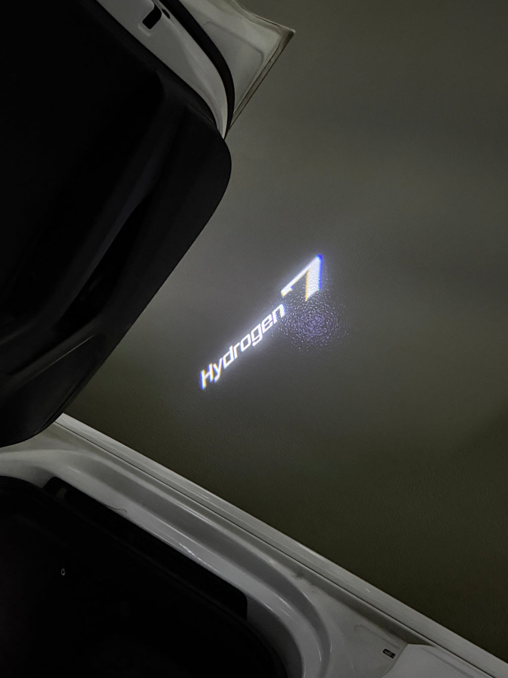 BMW HYDROGEN 7  LOGO PROJECTOT LIGHTS (quantity 1 = 1 sets/2 door lights)Nr.bmw00102