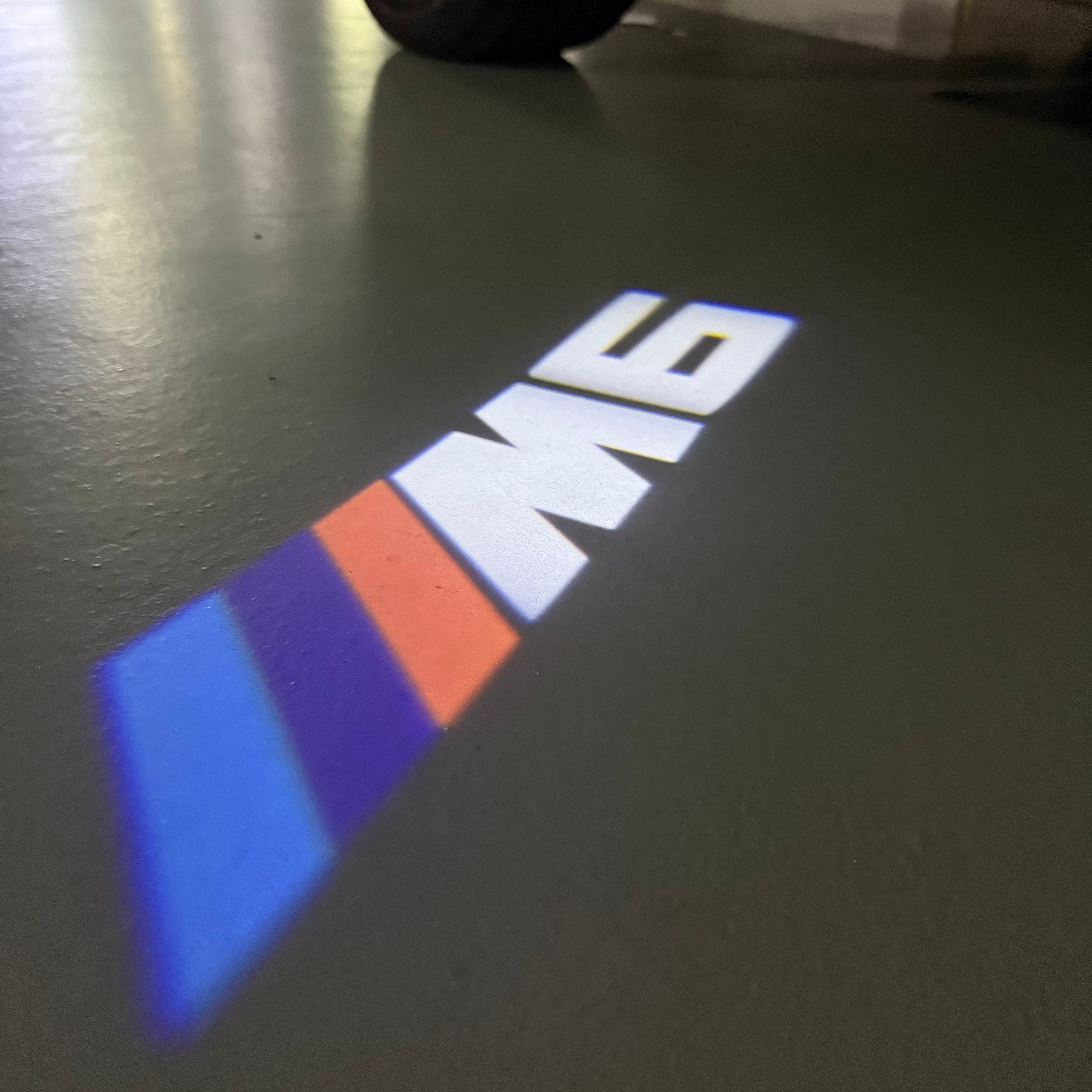 BMW 6 SERIES M6   LOGO PROJECTOT LIGHTS (quantity 1 = 1 sets/2 door lights)Nr.bmw00278