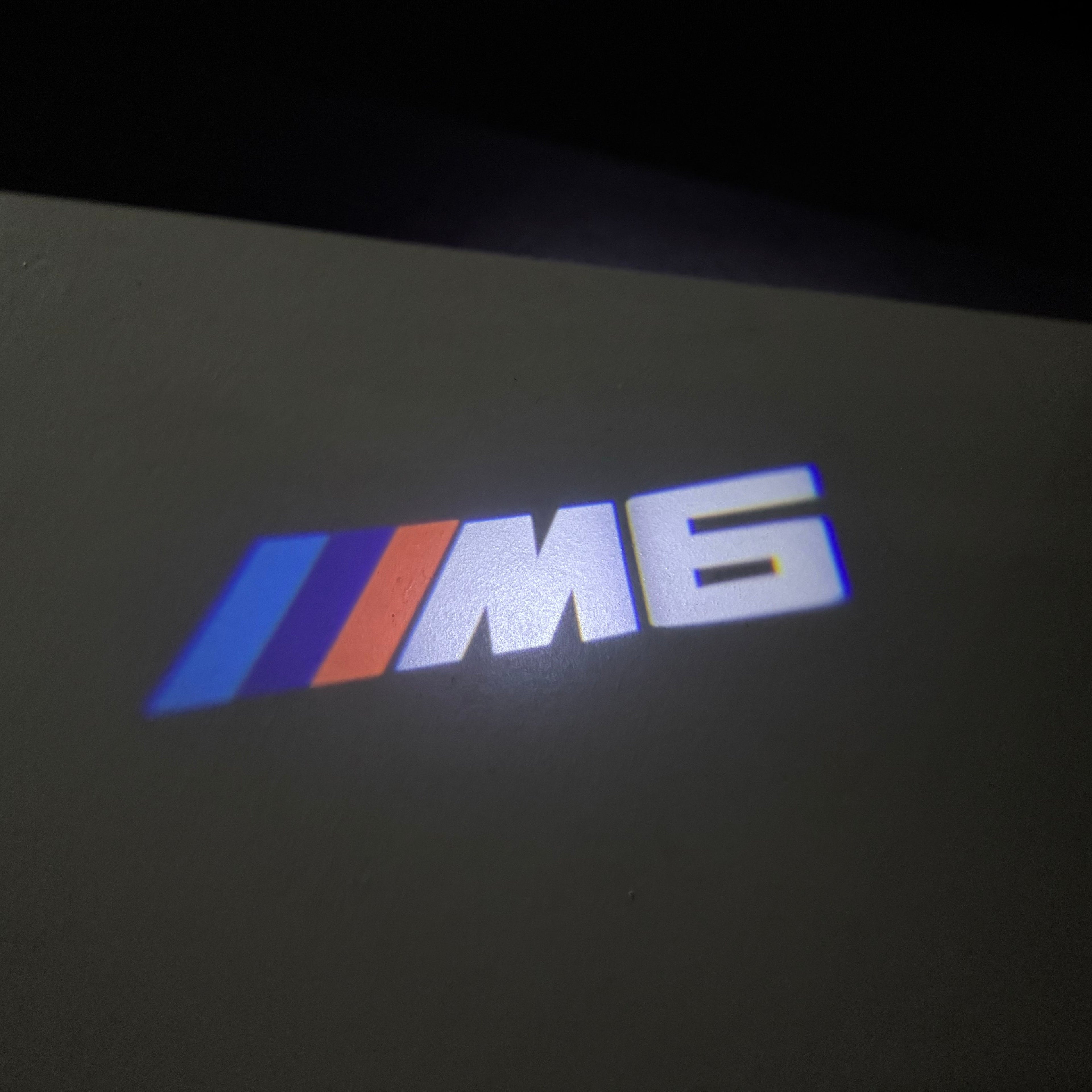 BMW 6 SERIES M6   LOGO PROJECTOT LIGHTS (quantity 1 = 1 sets/2 door lights)Nr.bmw00278