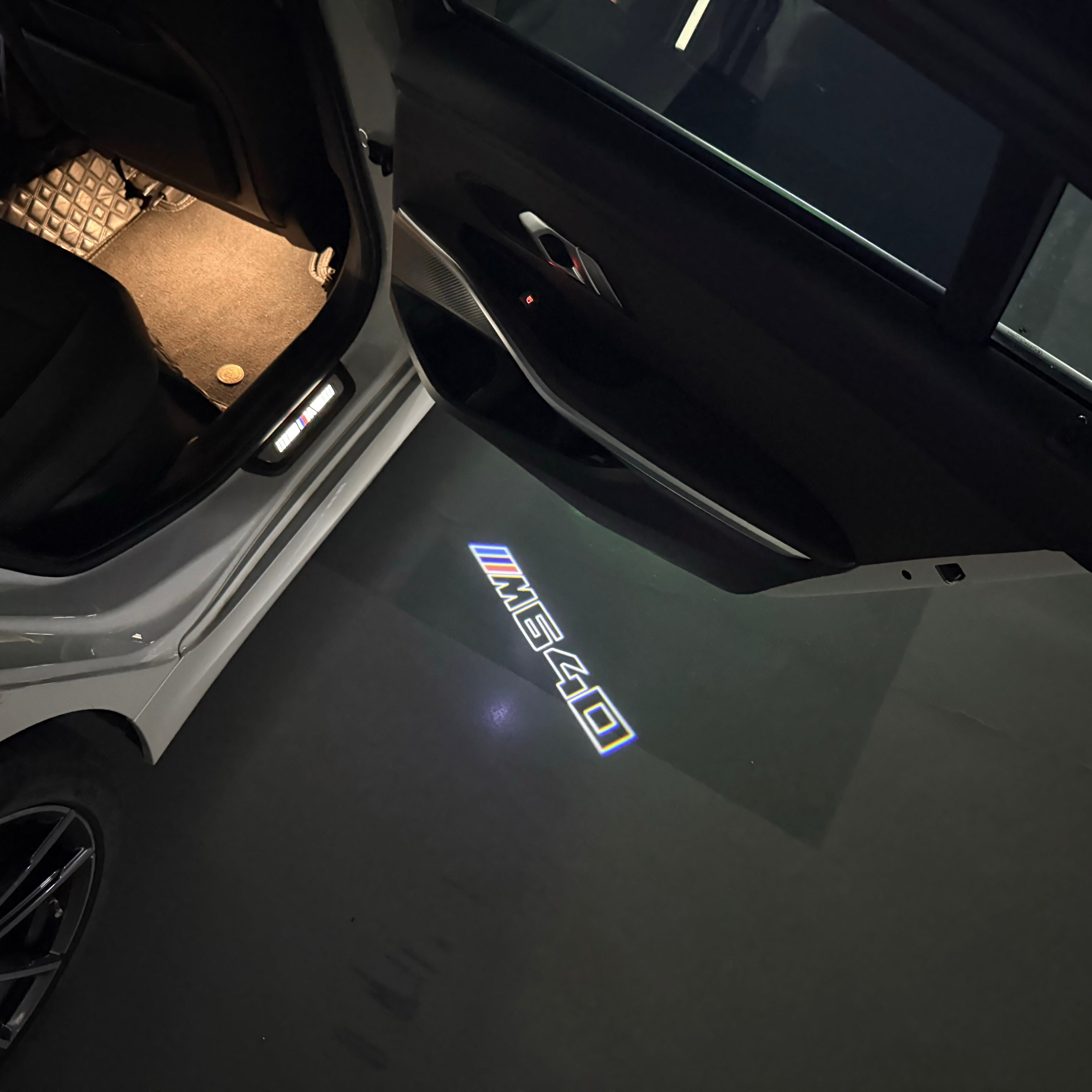 BMW 6 SERIES M640   LOGO PROJECTOT LIGHTS (quantity 1 = 1 sets/2 door lights)Nr.bmw00279