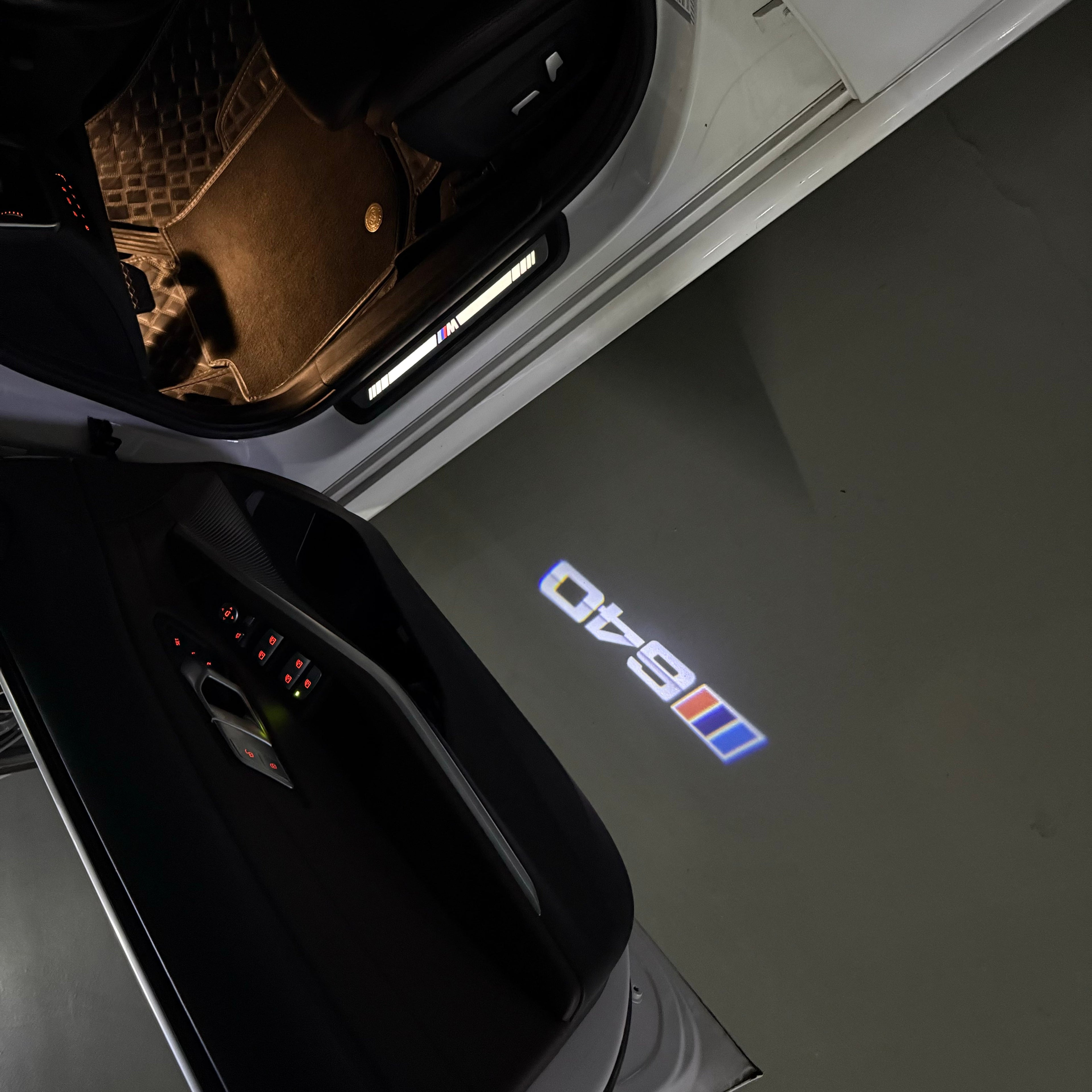 BMW 6 SERIES 640   LOGO PROJECTOT LIGHTS (quantity 1 = 1 sets/2 door lights)Nr.bmw00282