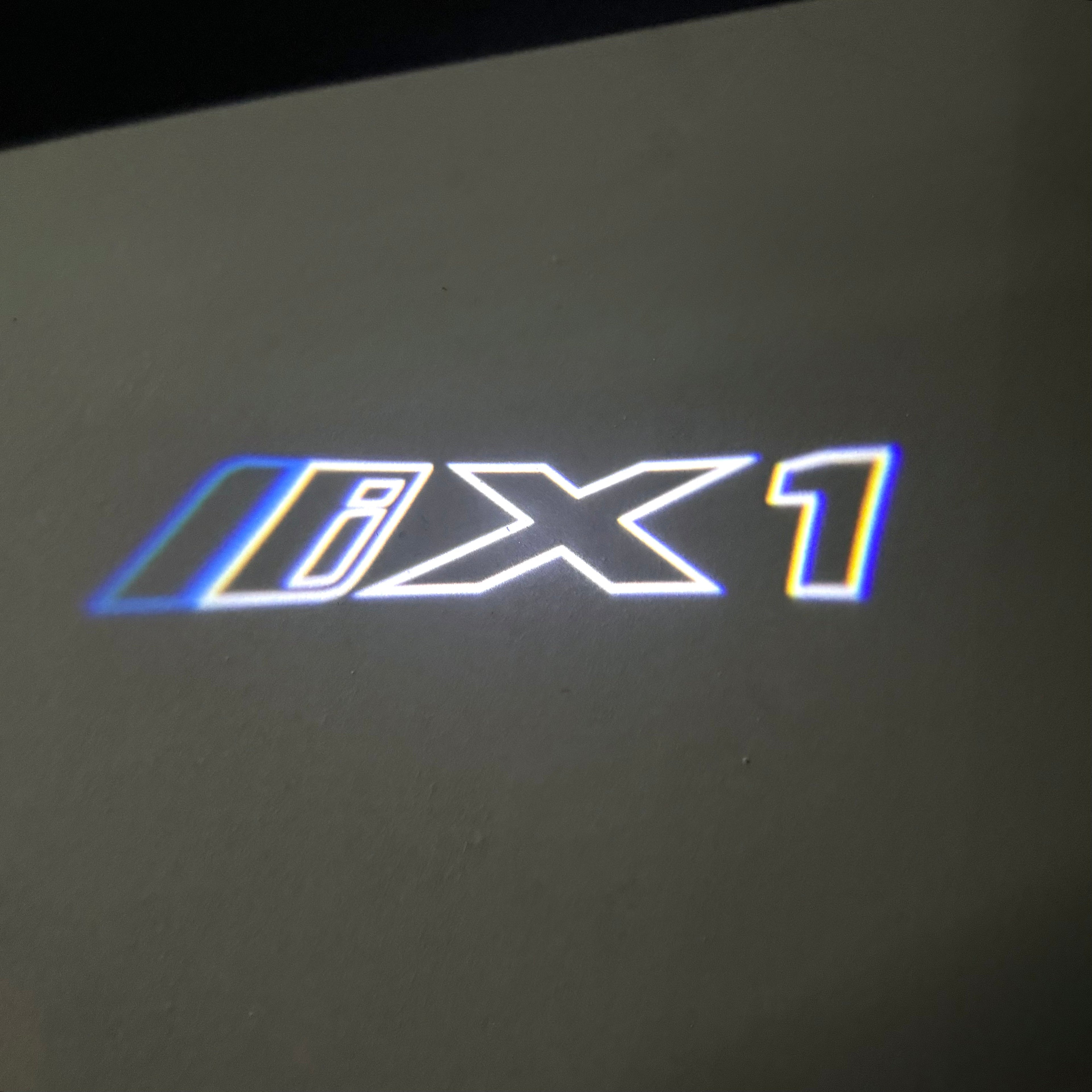 BMW iX1    LOGO PROJECTOT LIGHTS (quantity 1 = 1 sets/2 door lights)Nr.bmw00349