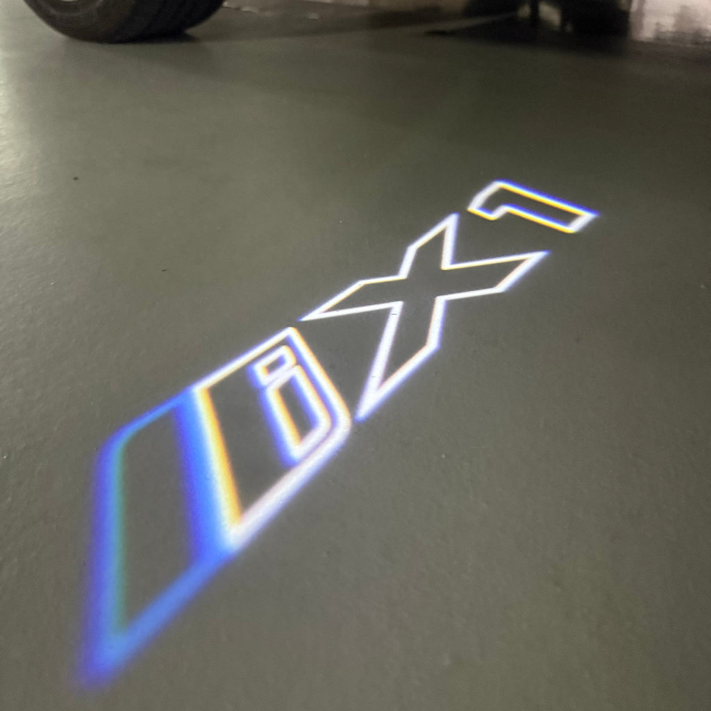 BMW iX1    LOGO PROJECTOT LIGHTS (quantity 1 = 1 sets/2 door lights)Nr.bmw00349