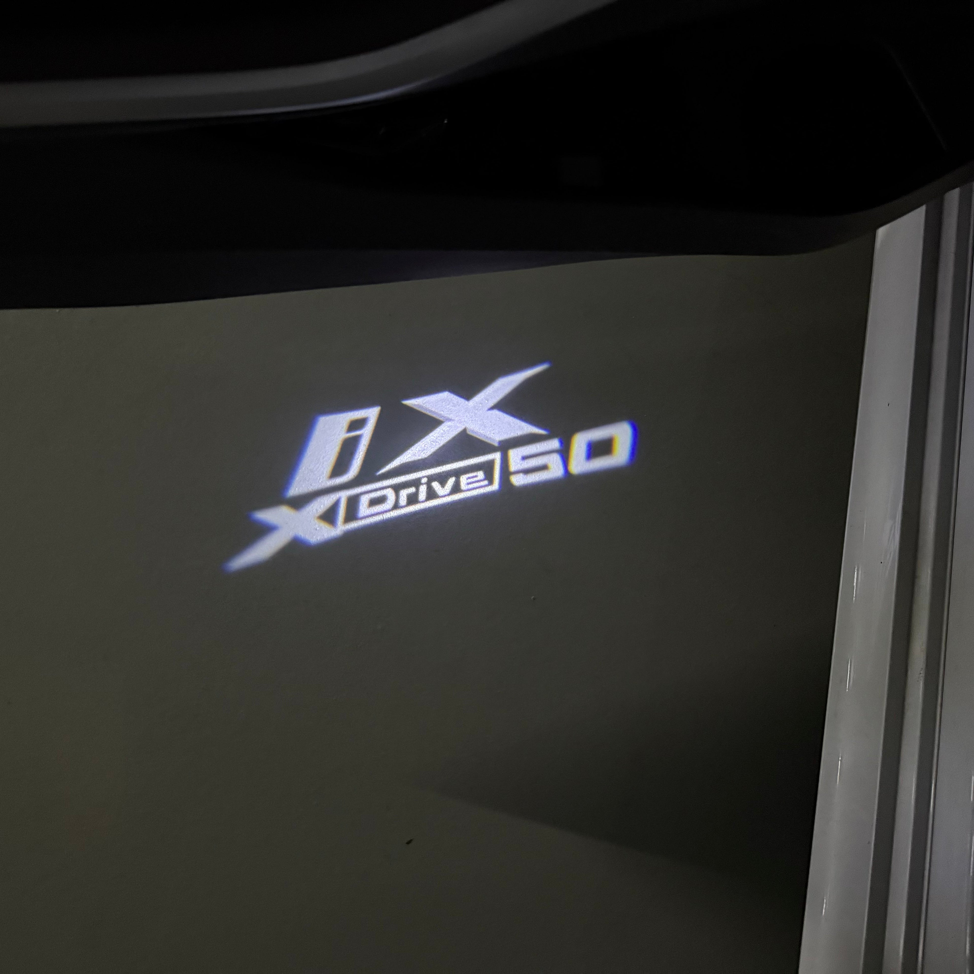 BMW iX  X Drive  LOGO PROJECTOT LIGHTS (quantity 1 = 1 sets/2 door lights)Nr.bmw00355