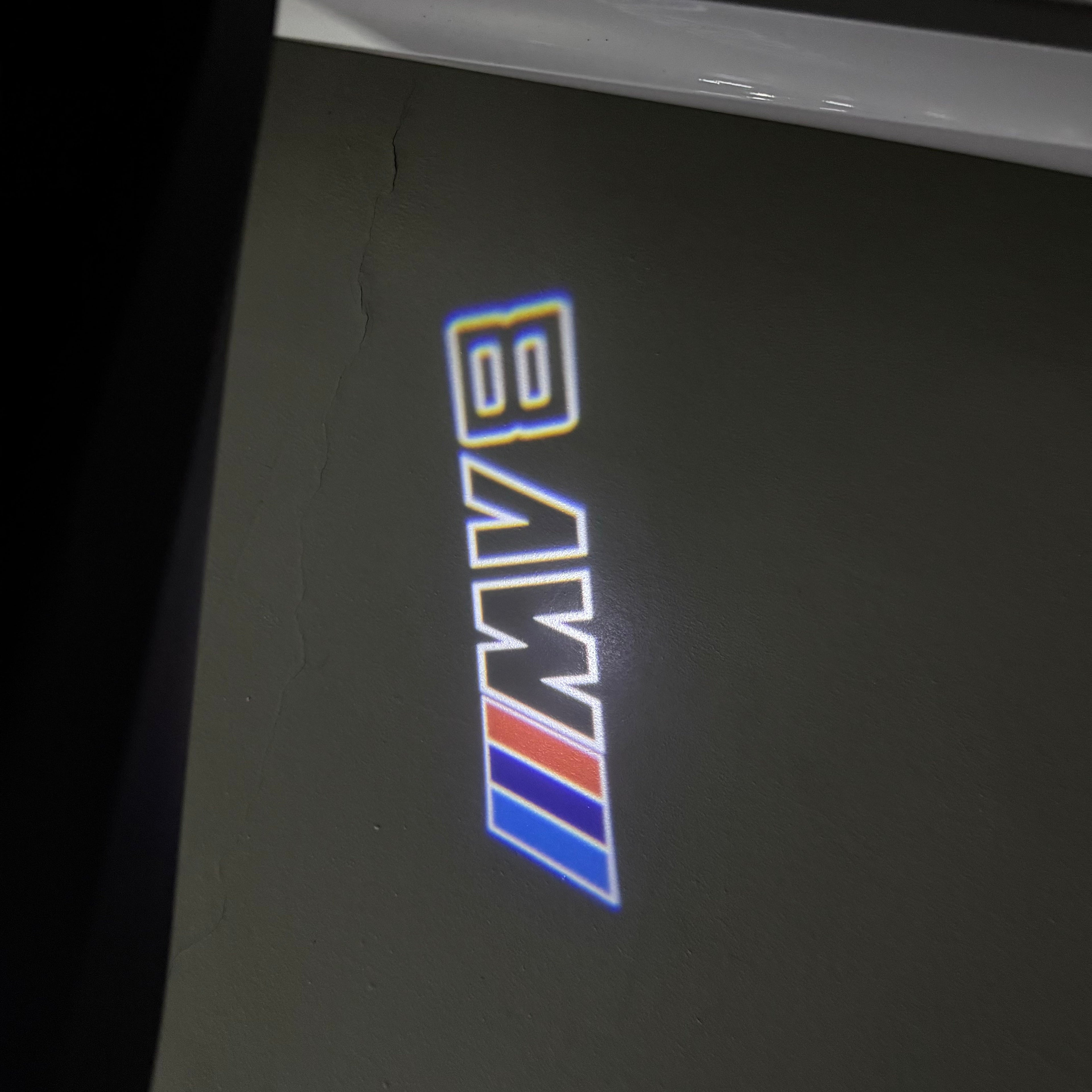 BMW M V8  LOGO PROJECTOT LIGHTS (quantity 1 = 1 sets/2 door lights)Nr.bmw0089