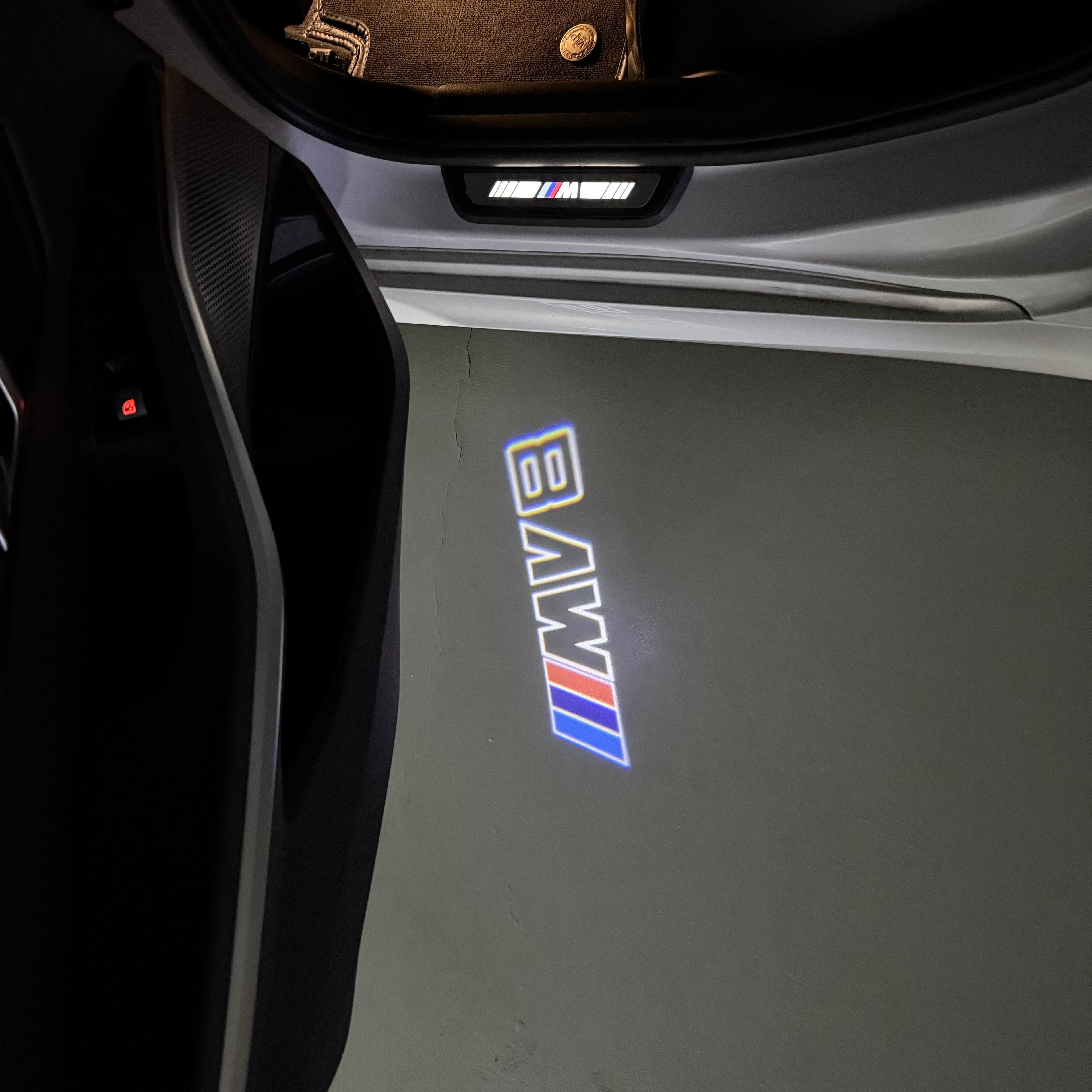 BMW M V8  LOGO PROJECTOT LIGHTS (quantity 1 = 1 sets/2 door lights)Nr.bmw0089