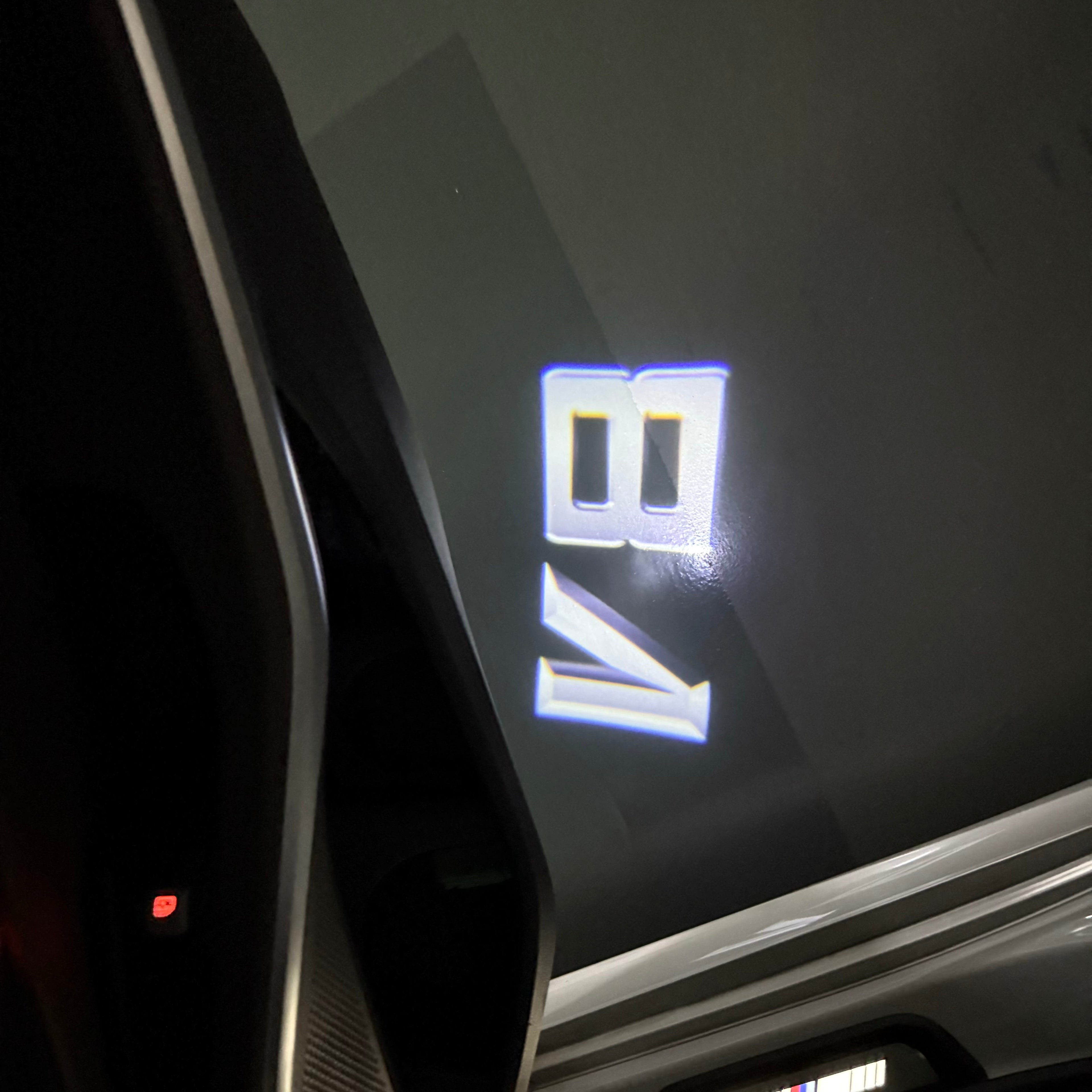 BMW V8  LOGO PROJECTOT LIGHTS (quantity 1 = 1 sets/2 door lights)Nr.bmw0090