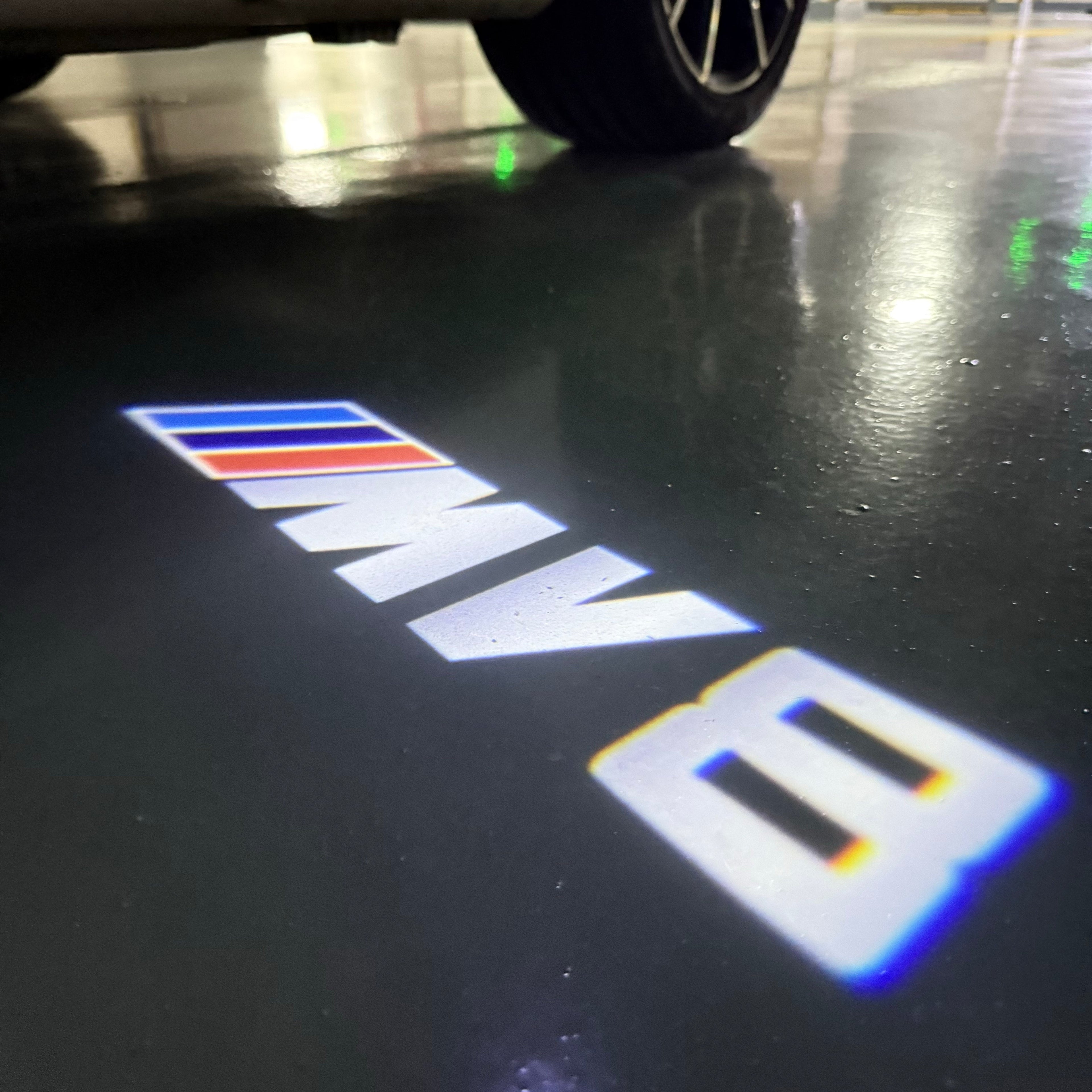 BMW  M V8 LOGO PROJECTOT LIGHTS (quantity 1 = 1 sets/2 door lights)Nr.bmw0066