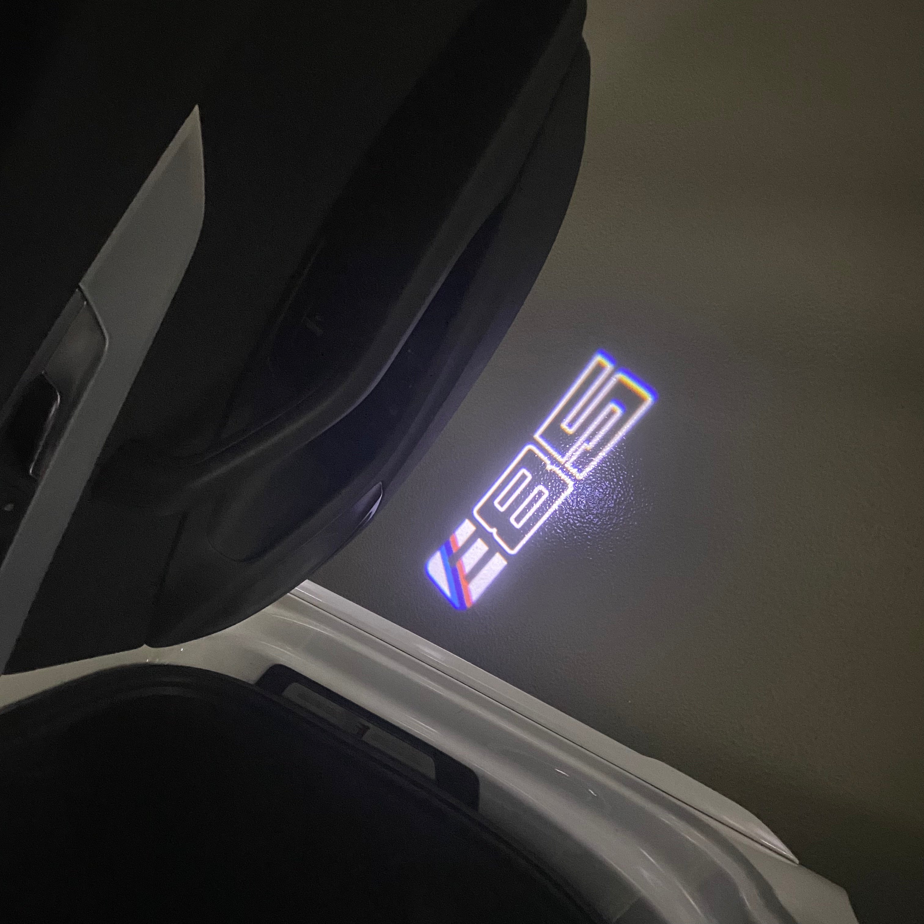 BMW Z4 E85  LOGO PROJECTOT LIGHTS (quantity 1 = 1 sets/2 door lights)Nr.bmw00141