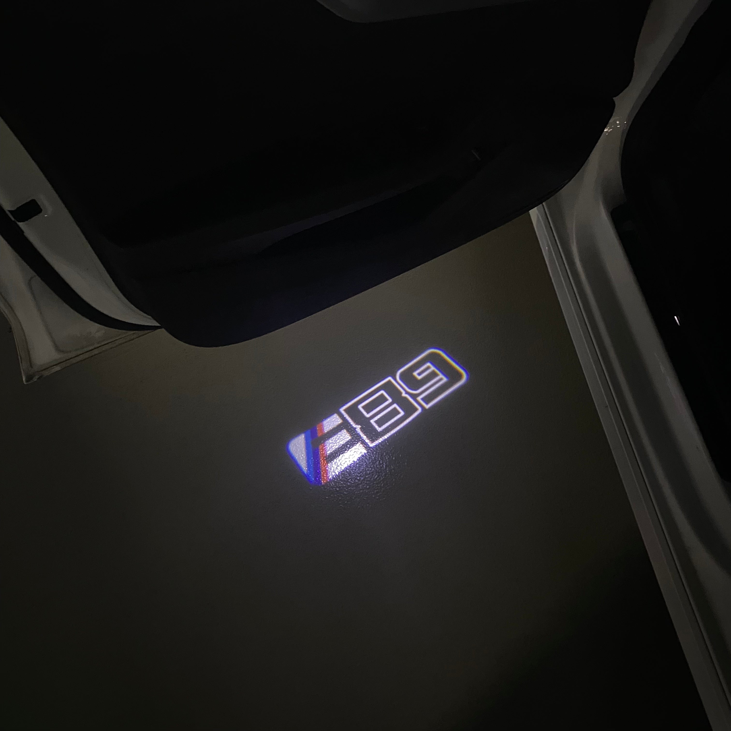 BMW Z4 E89  LOGO PROJECTOT LIGHTS (quantity 1 = 1 sets/2 door lights)Nr.bmw00149