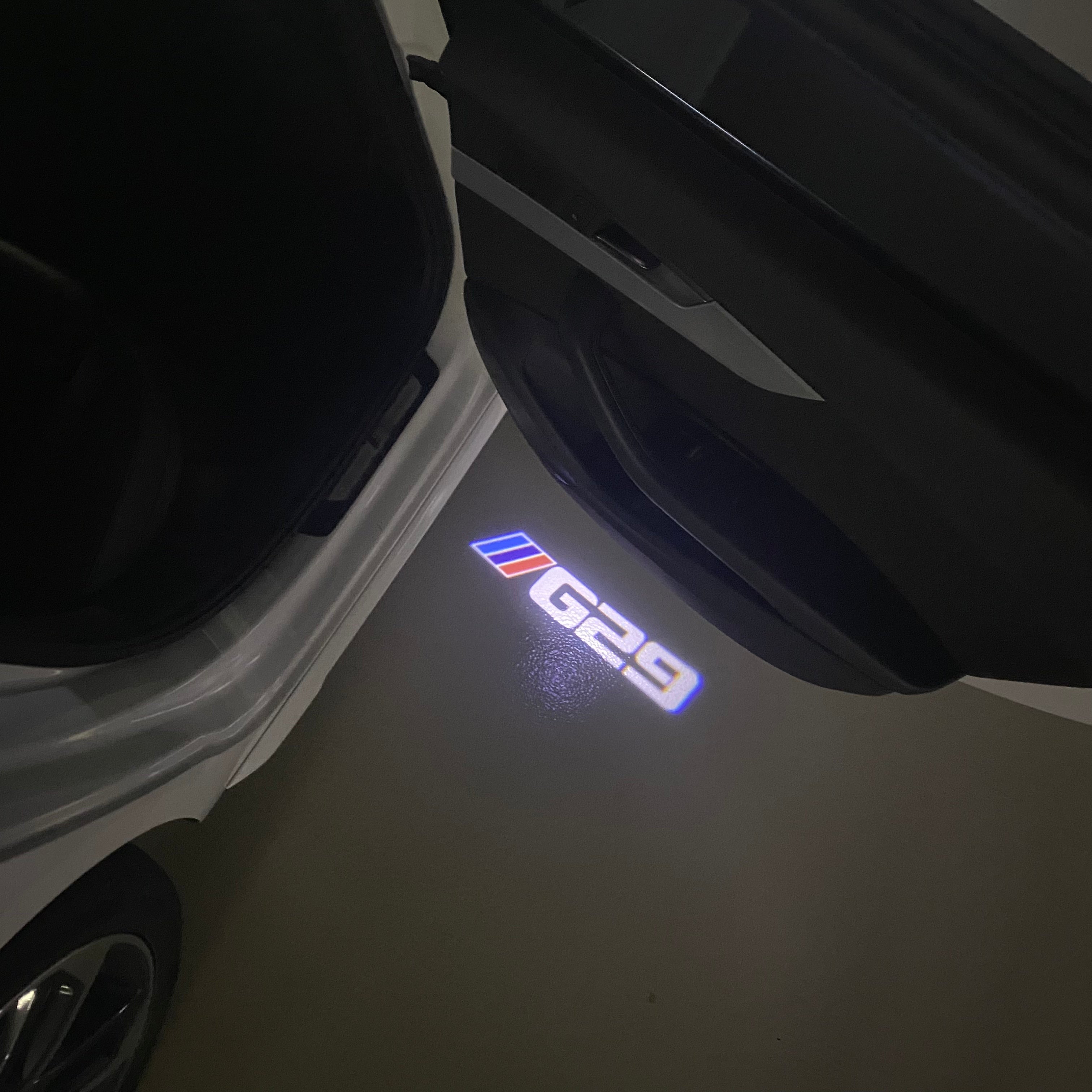 BMW Z4 / Z4M G29  LOGO PROJECTOT LIGHTS (quantity 1 = 1 sets/2 door lights)Nr.bmw00139
