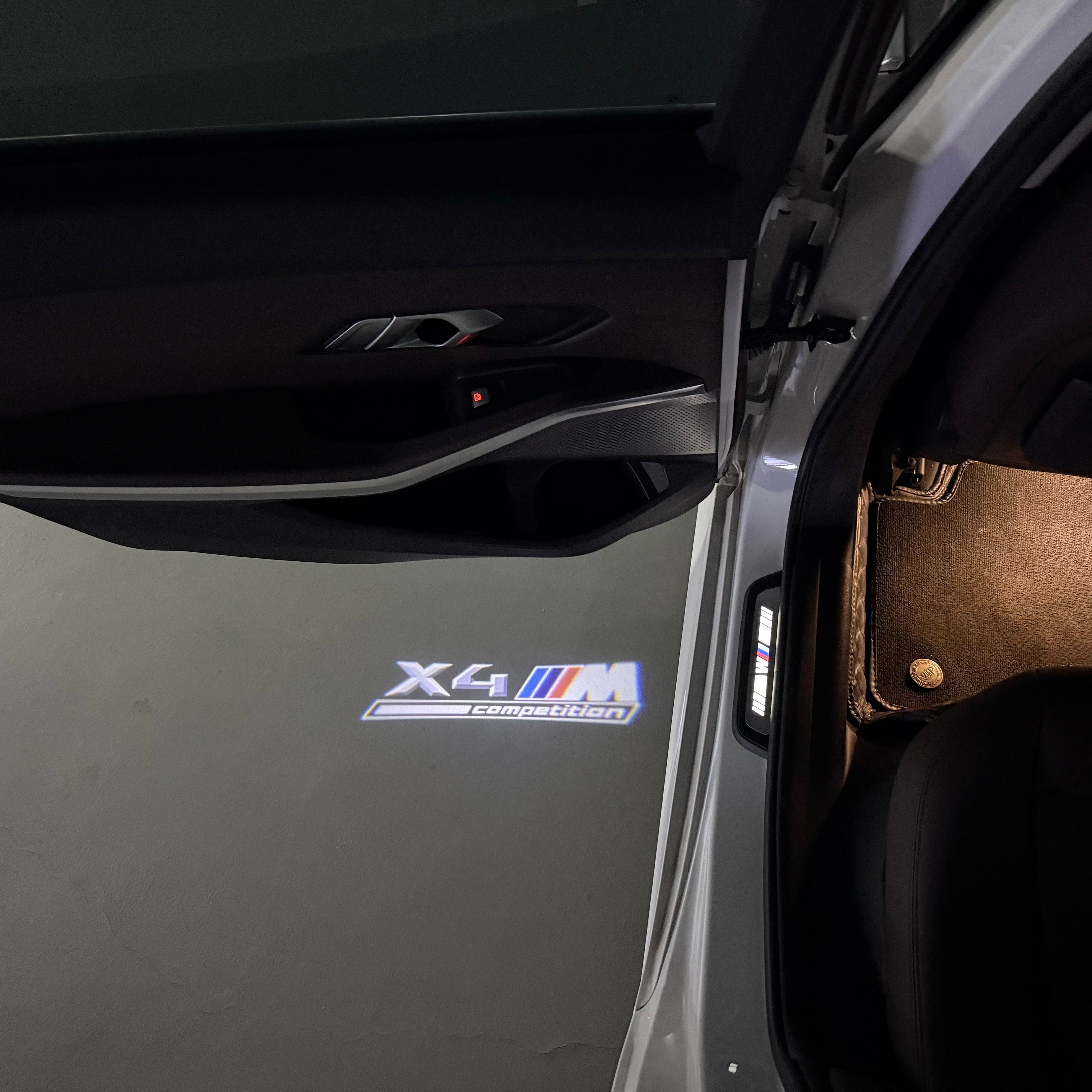 BMW X4M  LOGO PROJECTOT LIGHTS (quantity 1 = 1 sets/2 door lights)Nr.bmw0036