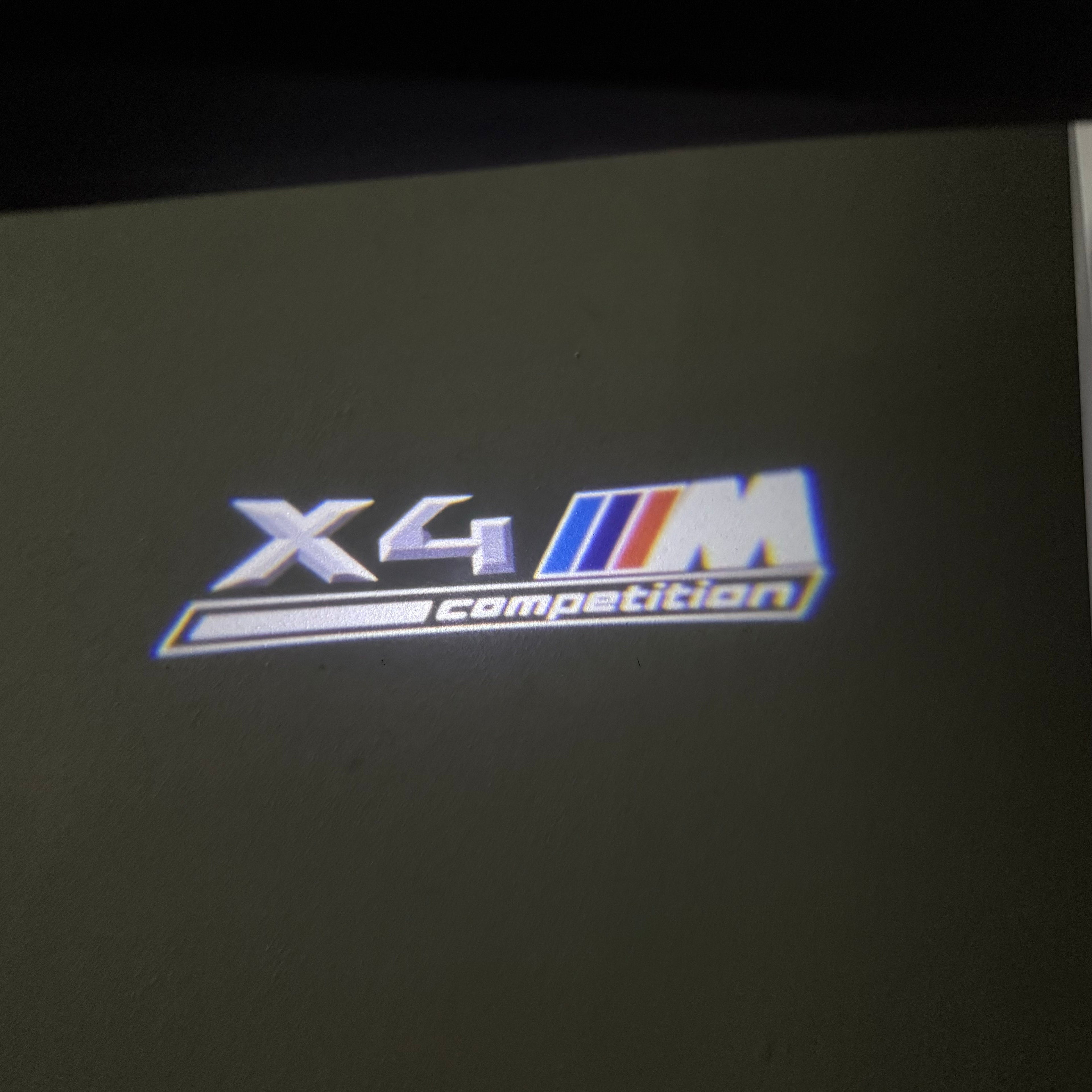 BMW X4M  LOGO PROJECTOT LIGHTS (quantity 1 = 1 sets/2 door lights)Nr.bmw0036