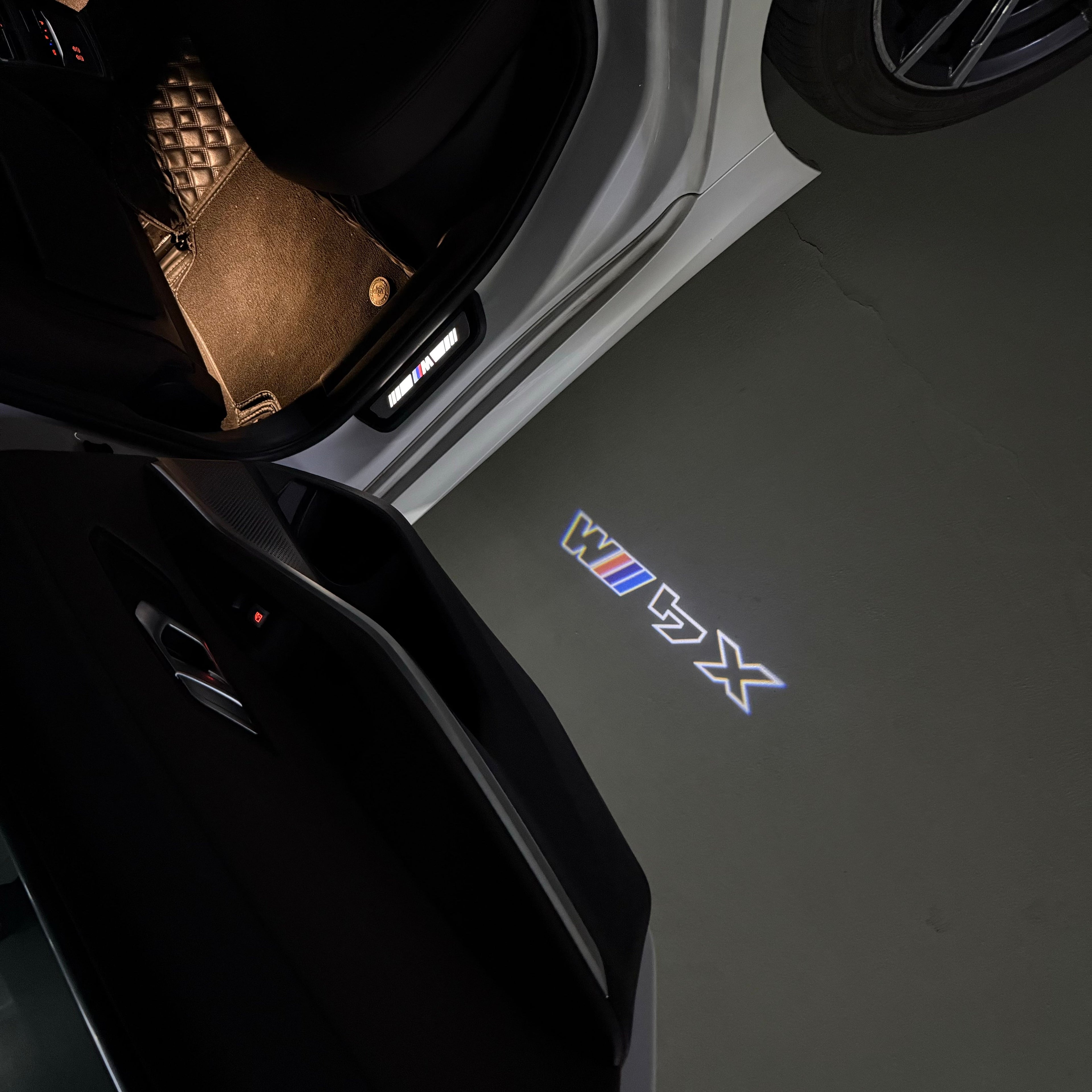 BMW  X4M LOGO PROJECTOT LIGHTS (quantity 1 = 1 sets/2 door lights)Nr.bmw0037