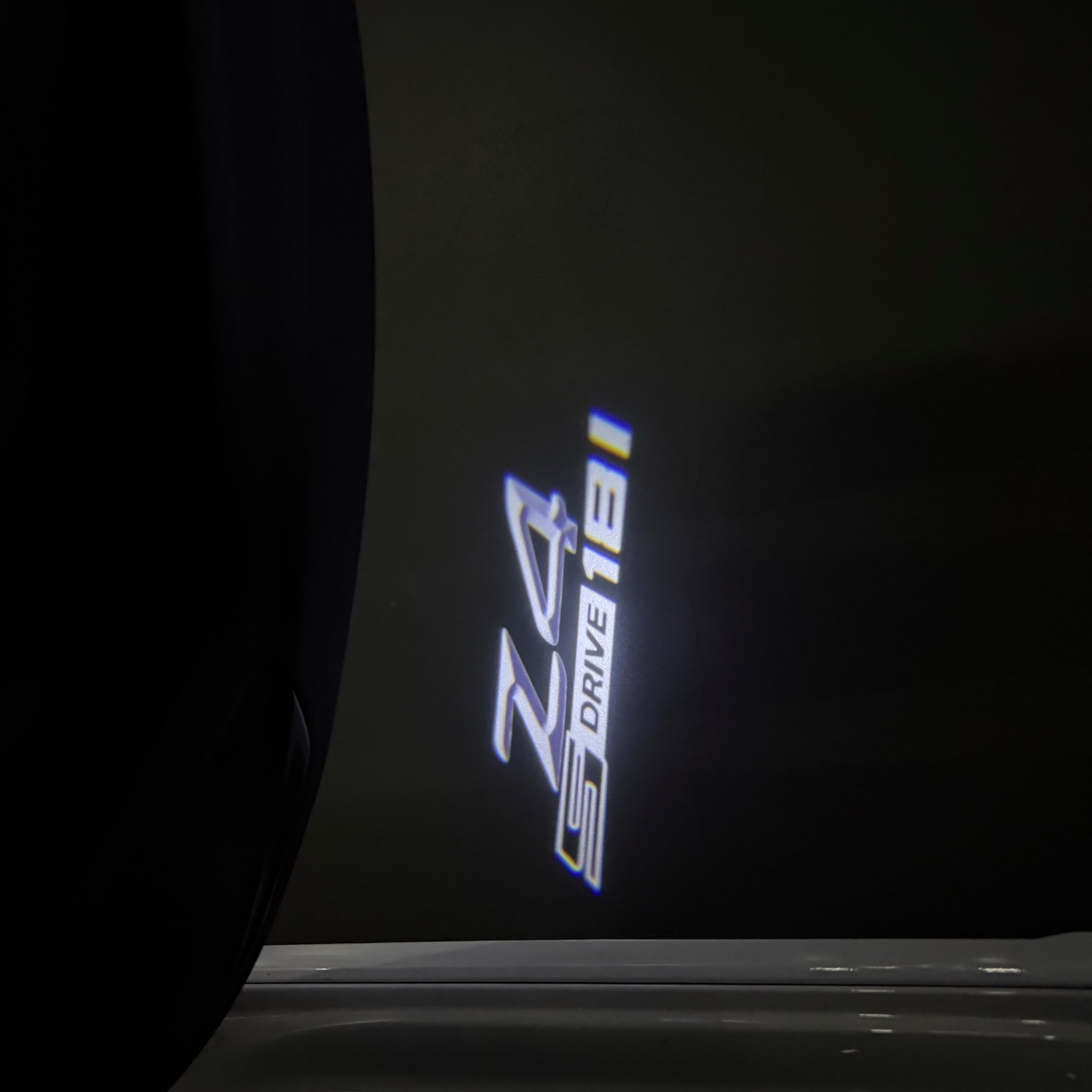 BMW Z4 S drive  LOGO PROJECTOT LIGHTS (quantity 1 = 1 sets/2 door lights)Nr.bmw00154