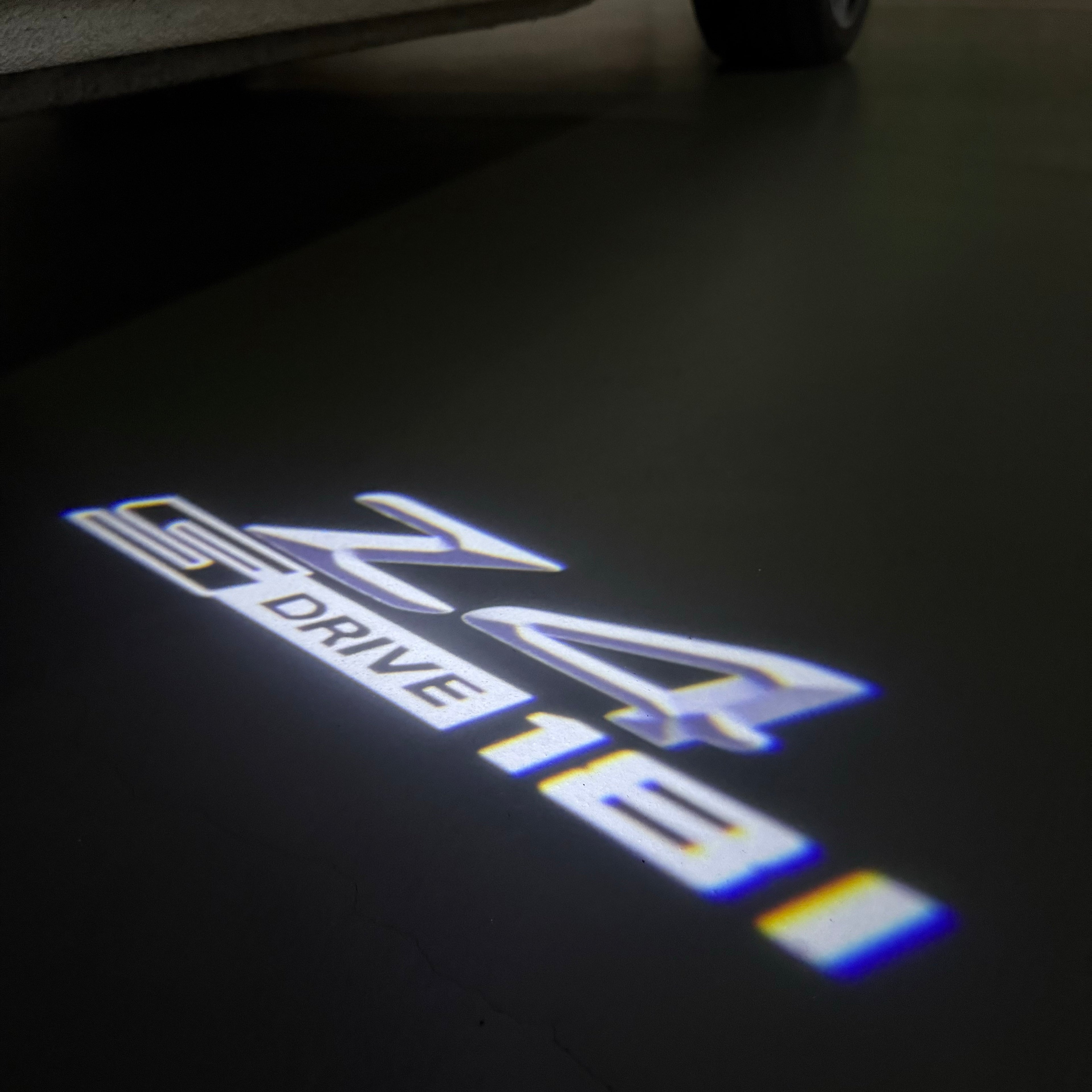 BMW  Z4 S DRIVE LOGO PROJECTOT LIGHTS Nr.600x115