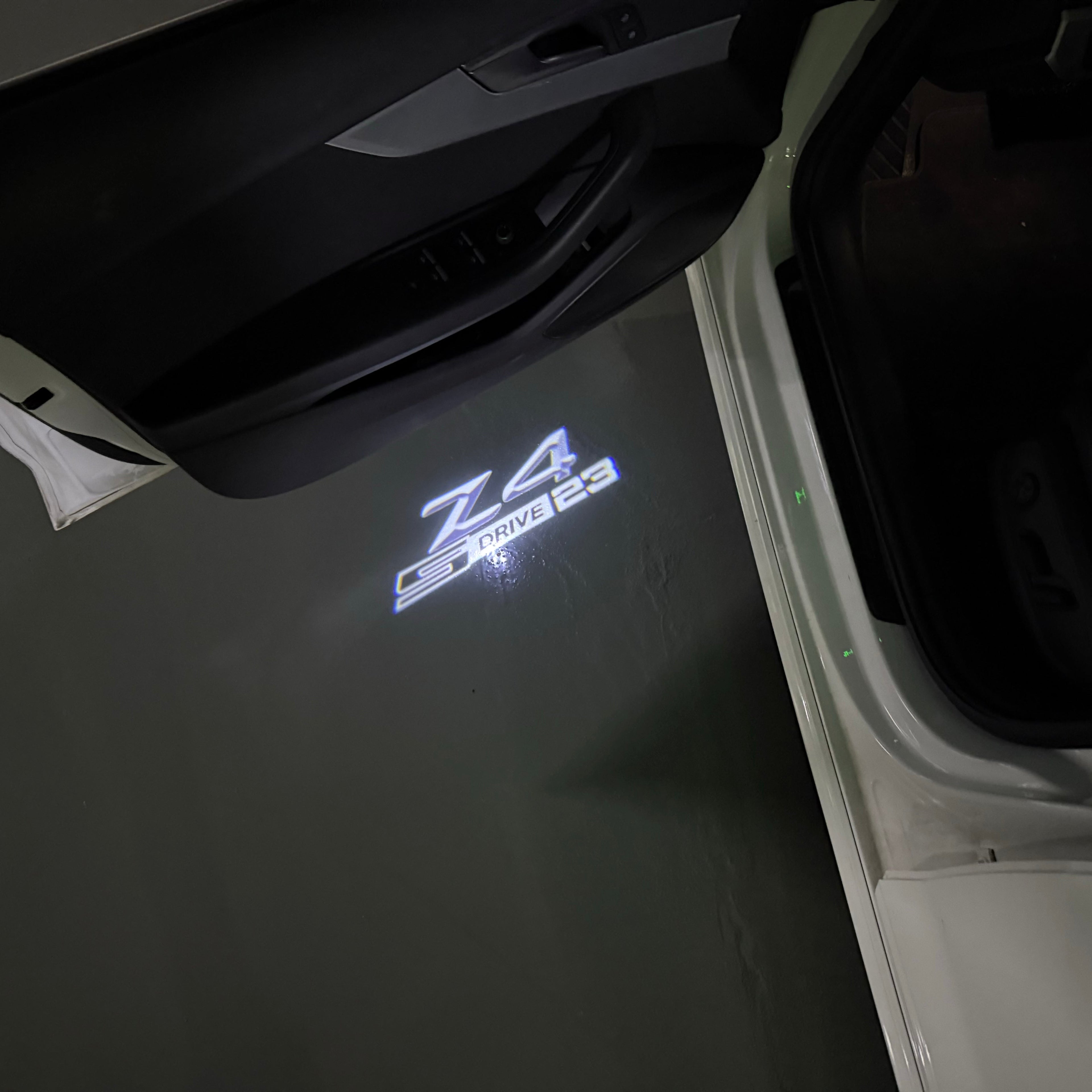 BMW   Z4 S drive LOGO PROJECTOT LIGHTS (quantity 1 = 1 sets/2 door lights)Nr.bmw00145