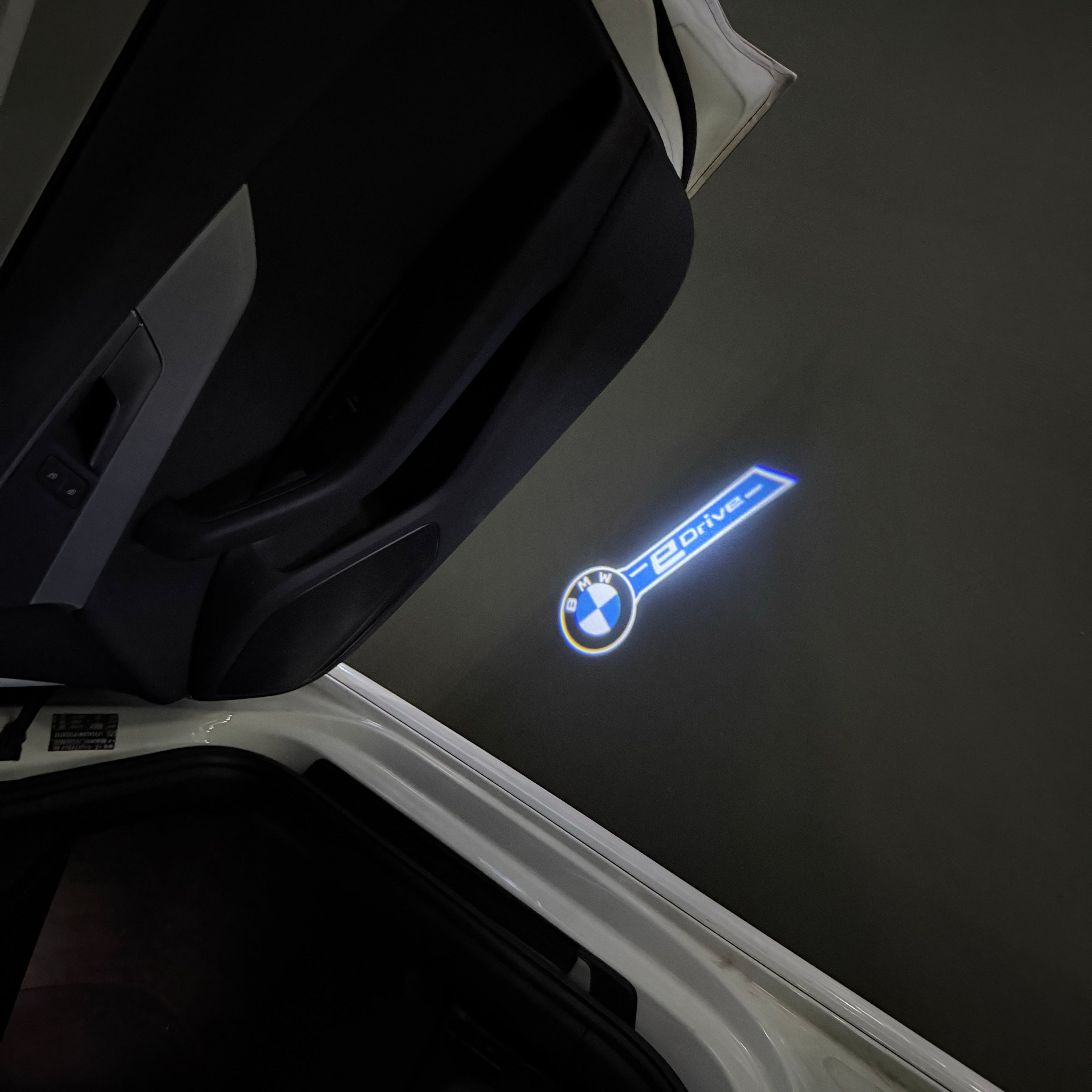 BMW E DRIVE  LOGO PROJECTOT LIGHTS (quantity 1 = 1 sets/2 door lights)Nr.bmw00315