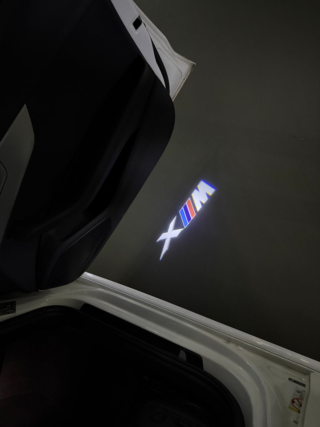 BMW XM    LOGO PROJECTOT LIGHTS (quantity 1 = 1 sets/2 door lights)Nr.bmw00161