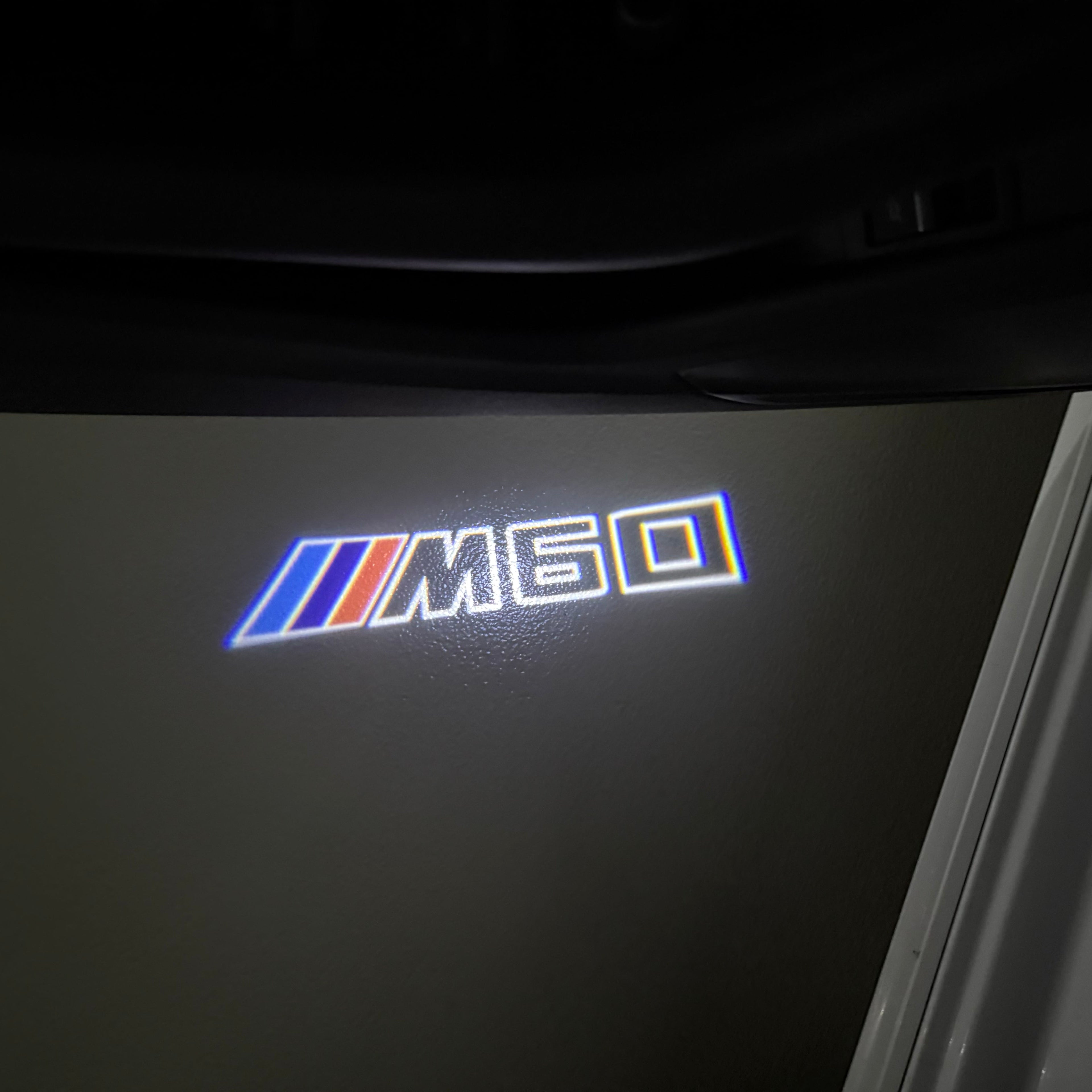 BMW  iX M60 LOGO PROJECTOT LIGHTS (quantity 1 = 1 sets/2 door lights)Nr.bmw00358