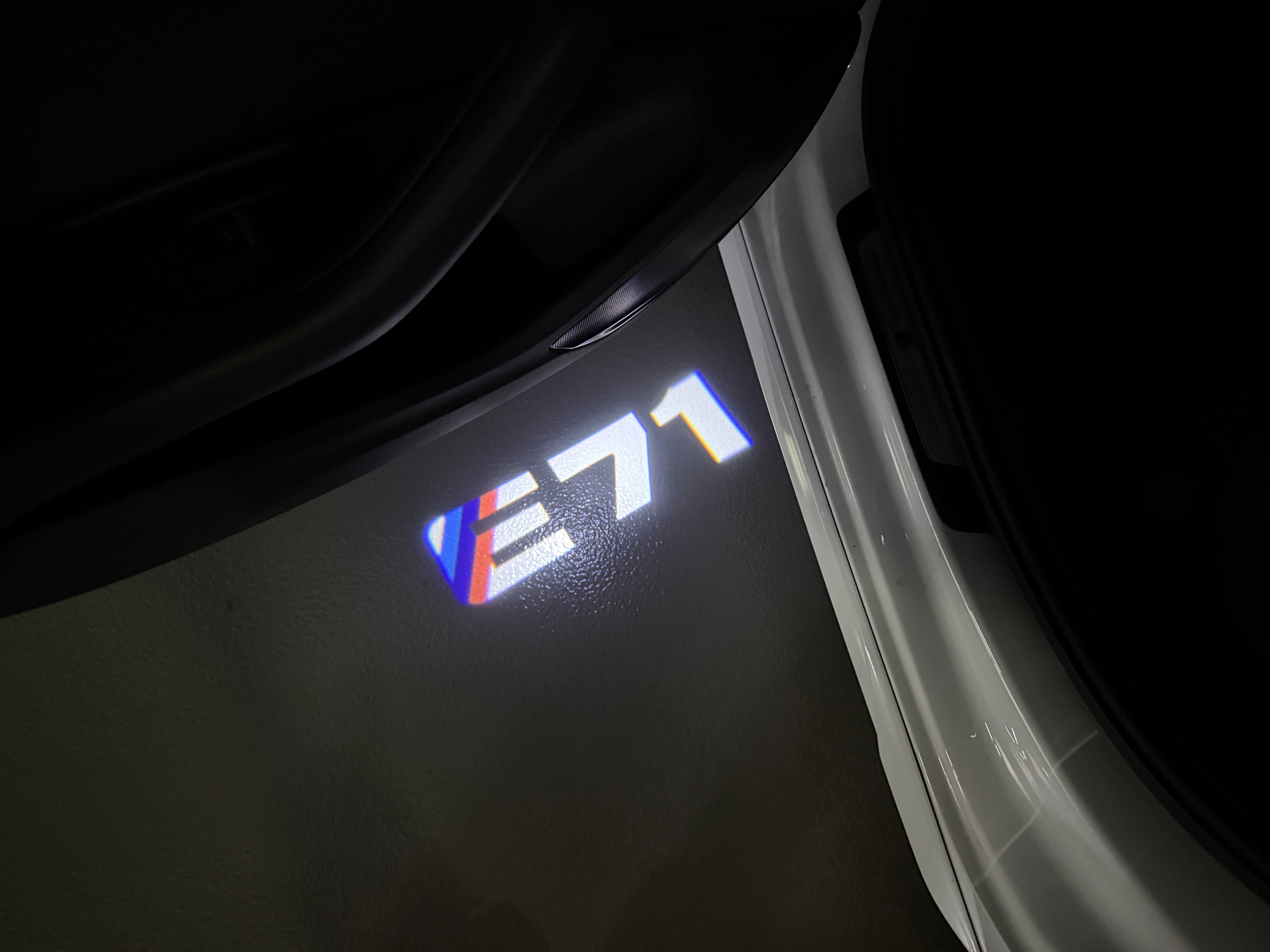 BMW X6 / X6M  E71 LOGO PROJECTOT LIGHTS (quantity 1 = 1 sets/2 door lights)Nr.bmw0085
