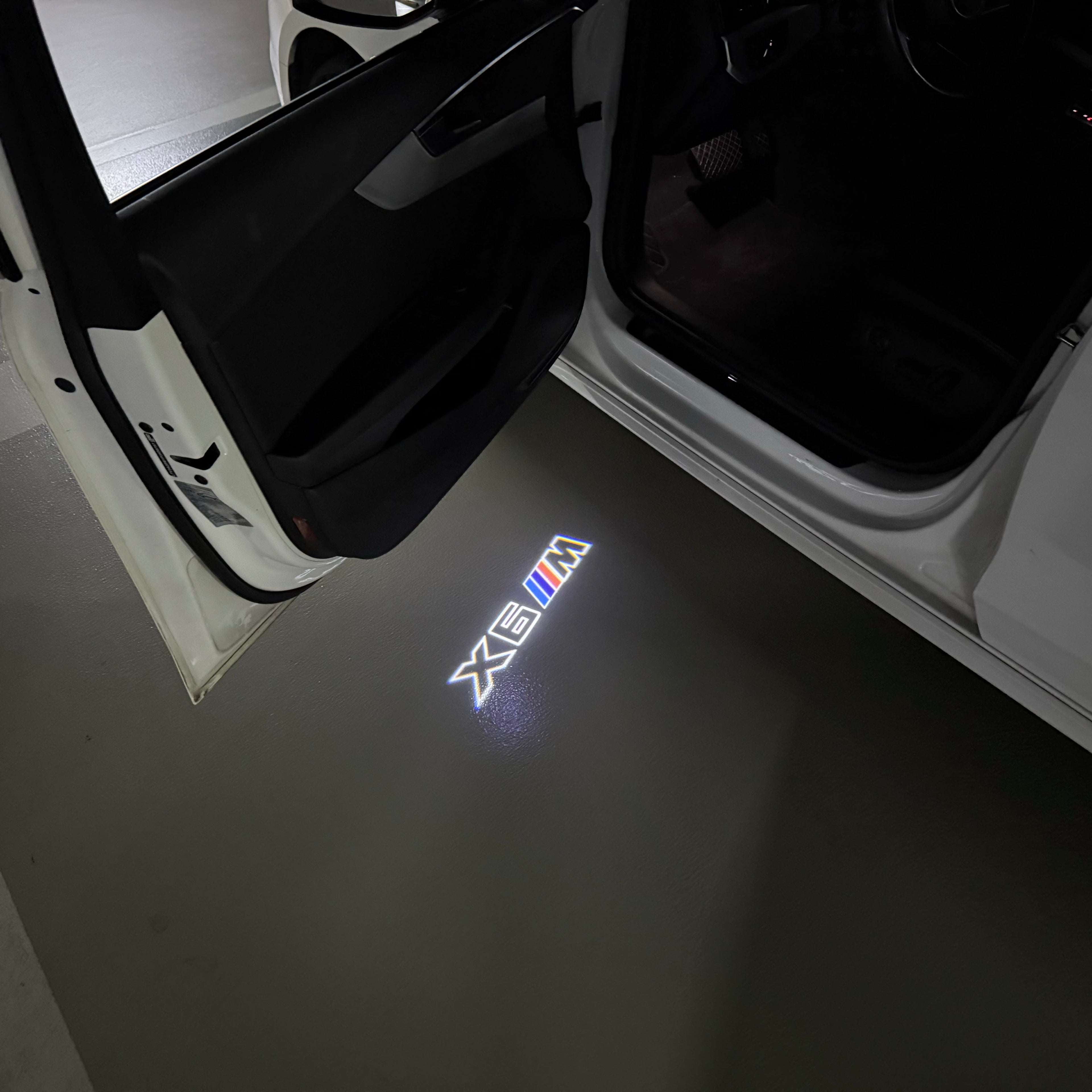 BMW  X6M LOGO PROJECTOT LIGHTS (quantity 1 = 1 sets/2 door lights)Nr.bmw0077