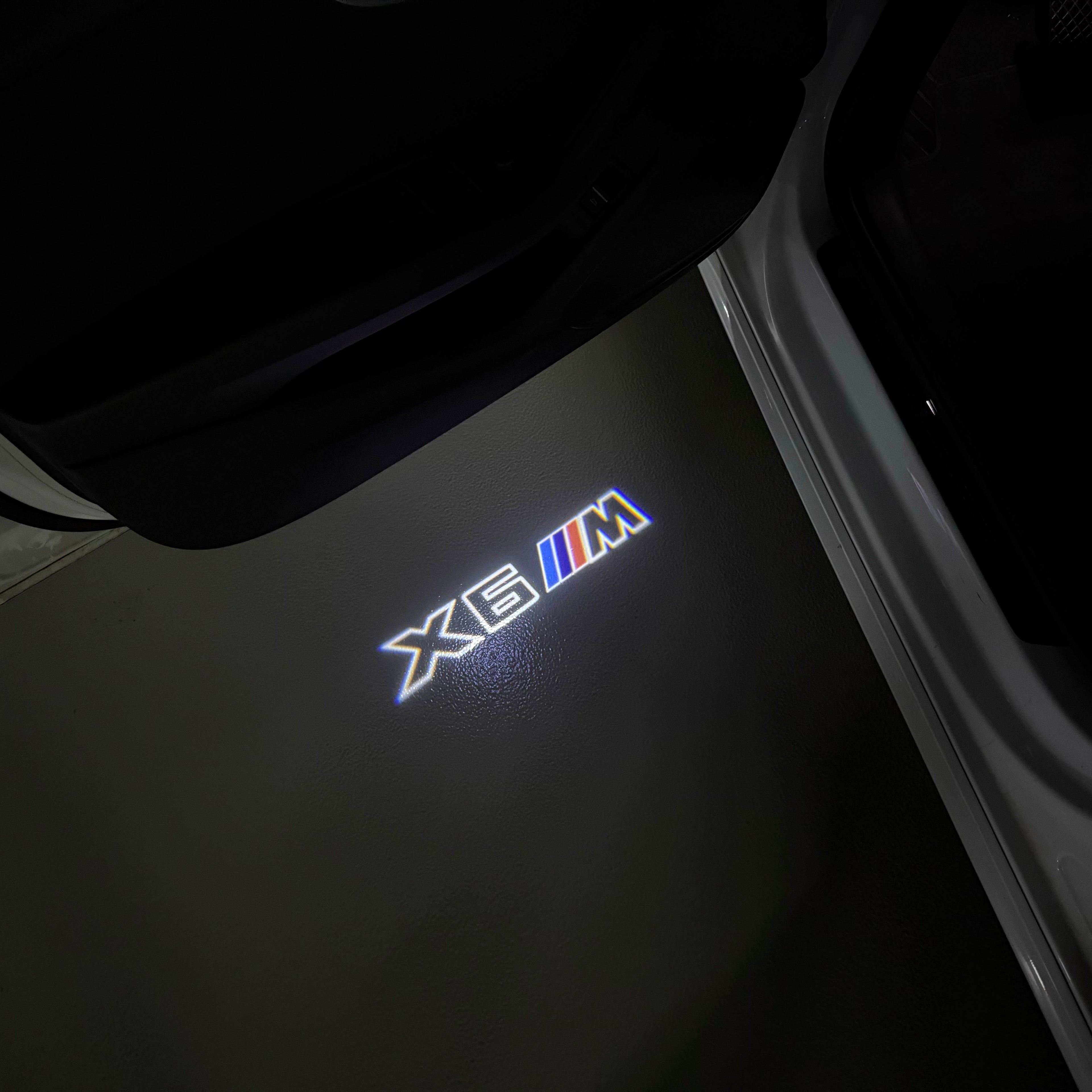 BMW  X6M LOGO PROJECTOT LIGHTS (quantity 1 = 1 sets/2 door lights)Nr.bmw0077