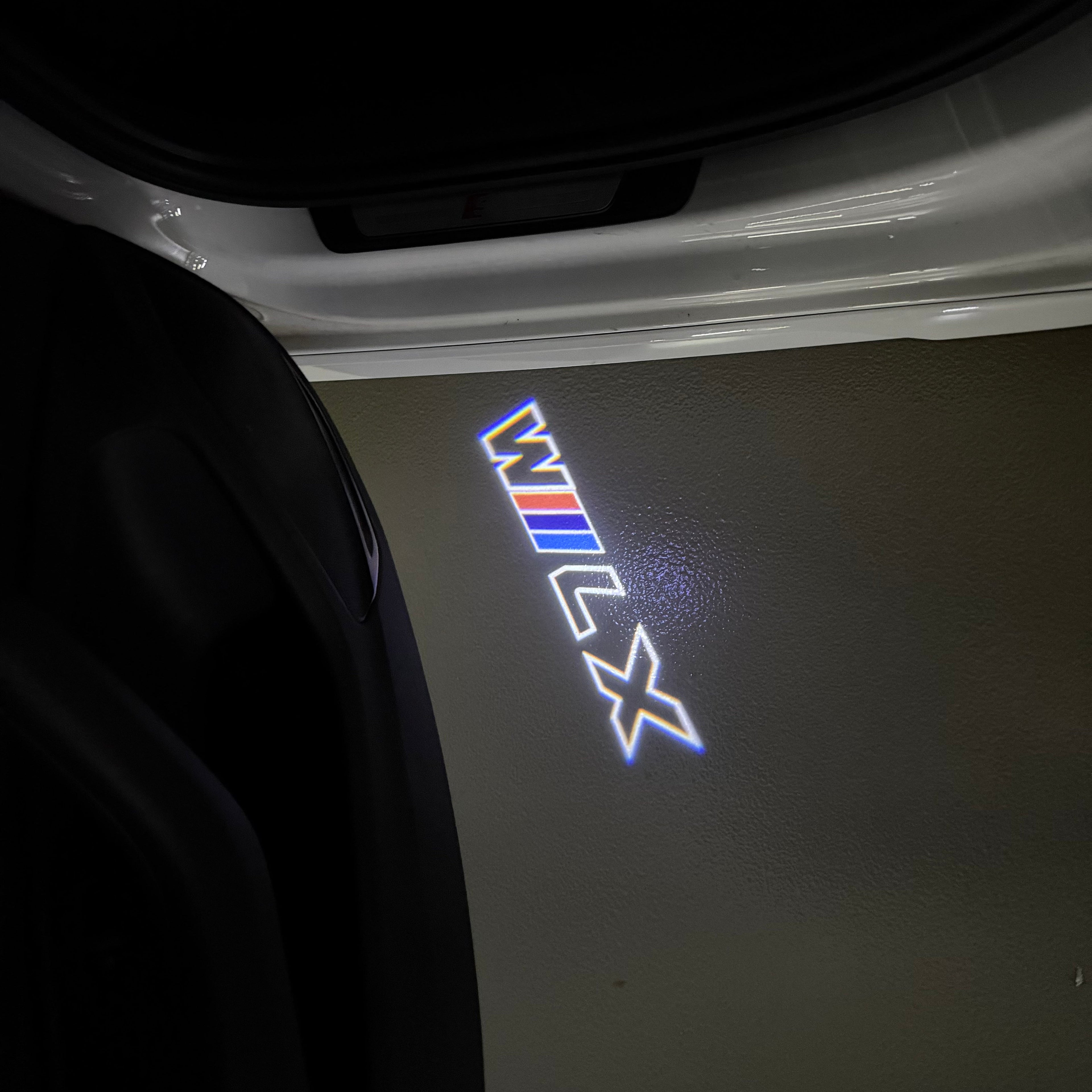 BMW X7M  LOGO PROJECTOT LIGHTS (quantity 1 = 1 sets/2 door lights)Nr.bmw00163