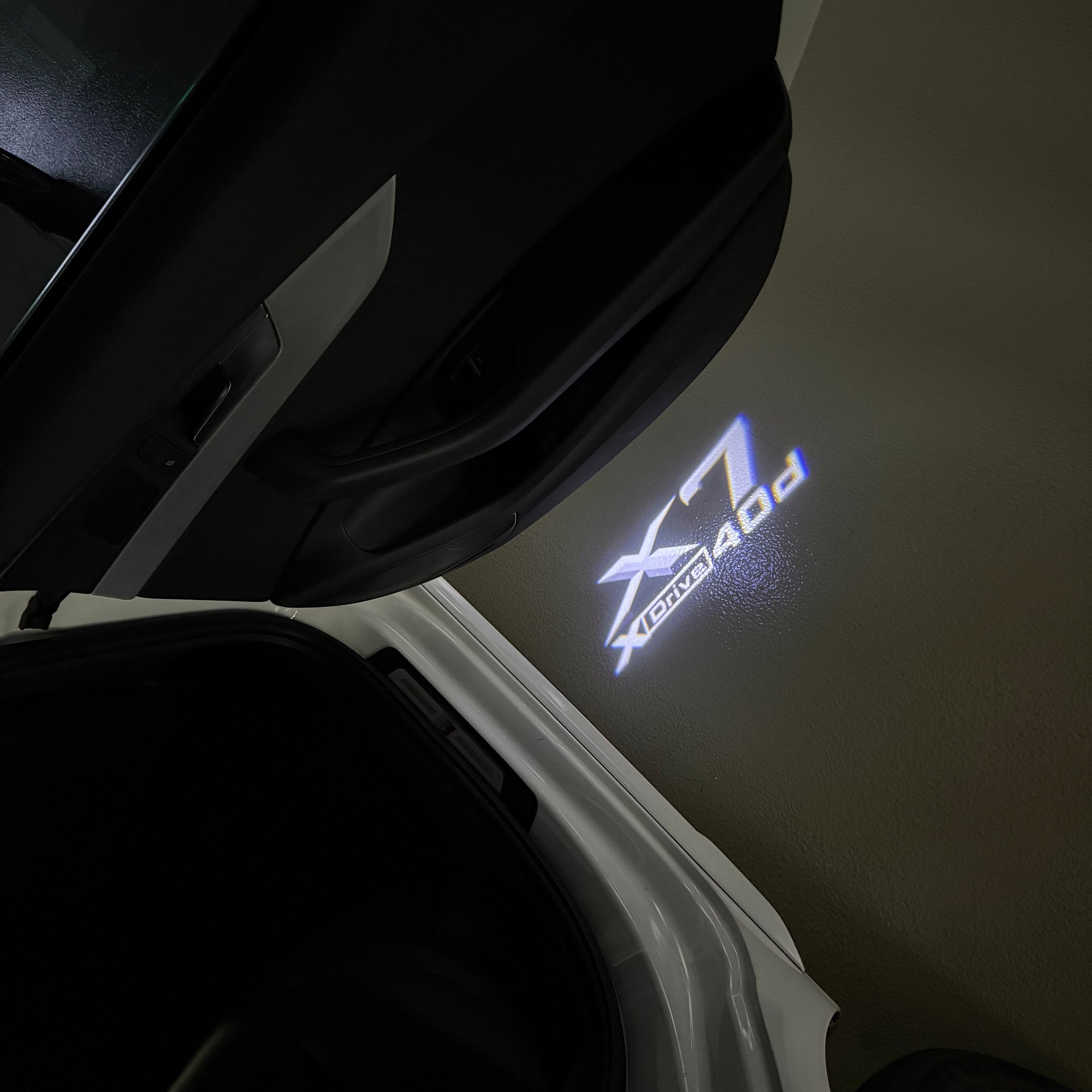 BMW X7 Drive 40d  LOGO PROJECTOT LIGHTS (quantity 1 = 1 sets/2 door lights)Nr.bmw00169