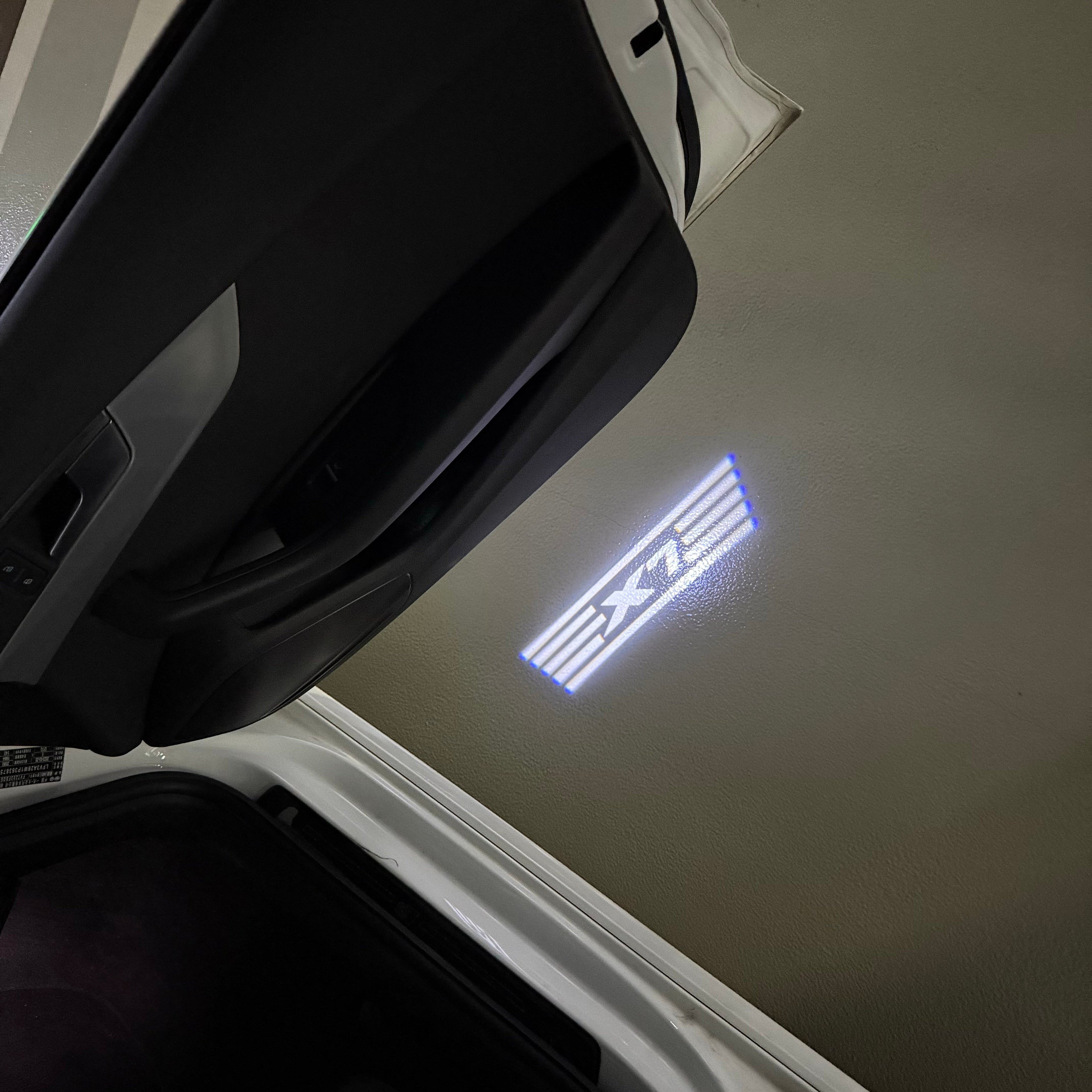 BMW  X7 LOGO PROJECTOT LIGHTS (quantity 1 = 1 sets/2 door lights)Nr.bmw0075