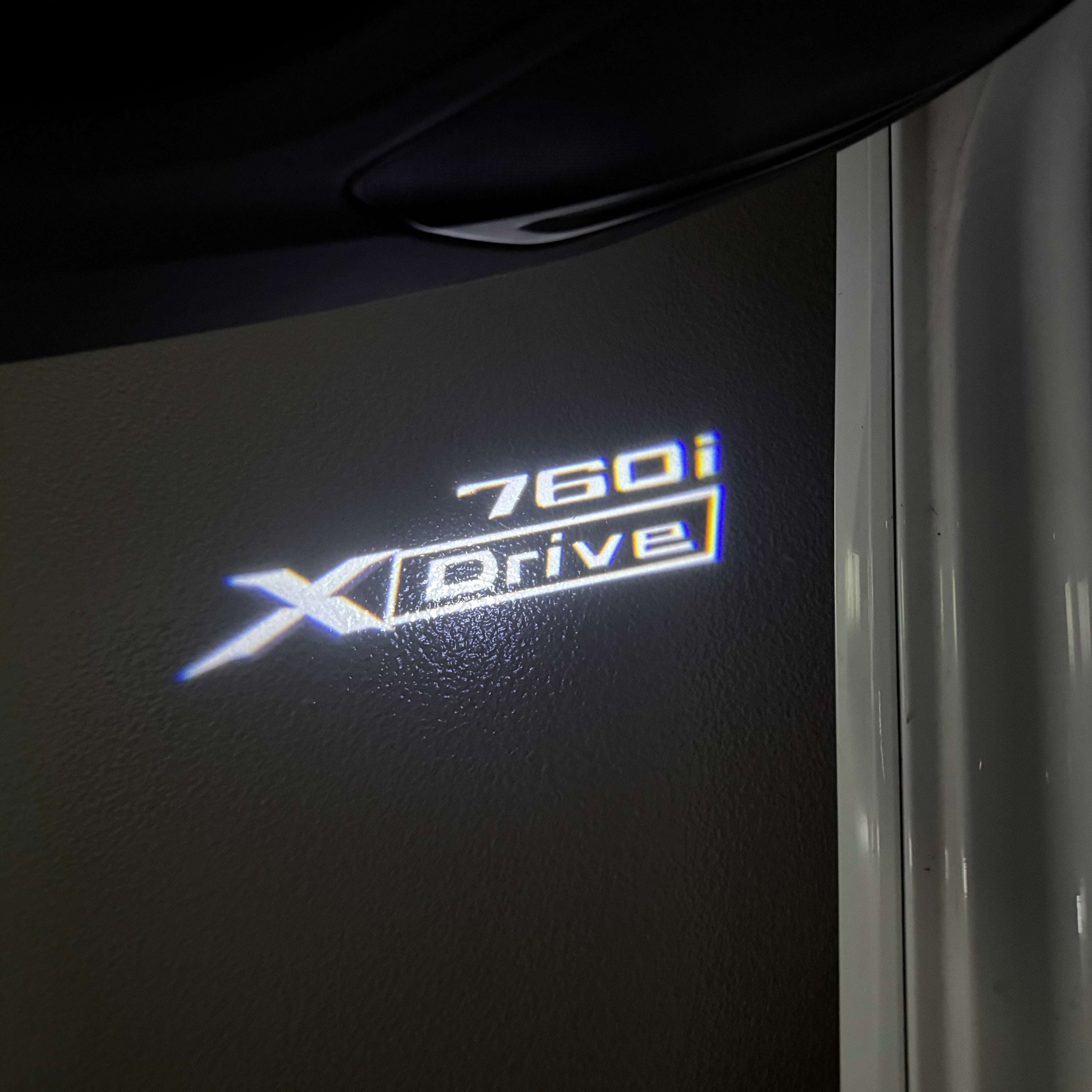 BMW 7 SERIES 760 i X drive   LOGO PROJECTOT LIGHTS (quantity 1 = 1 sets/2 door lights)Nr.bmw00104