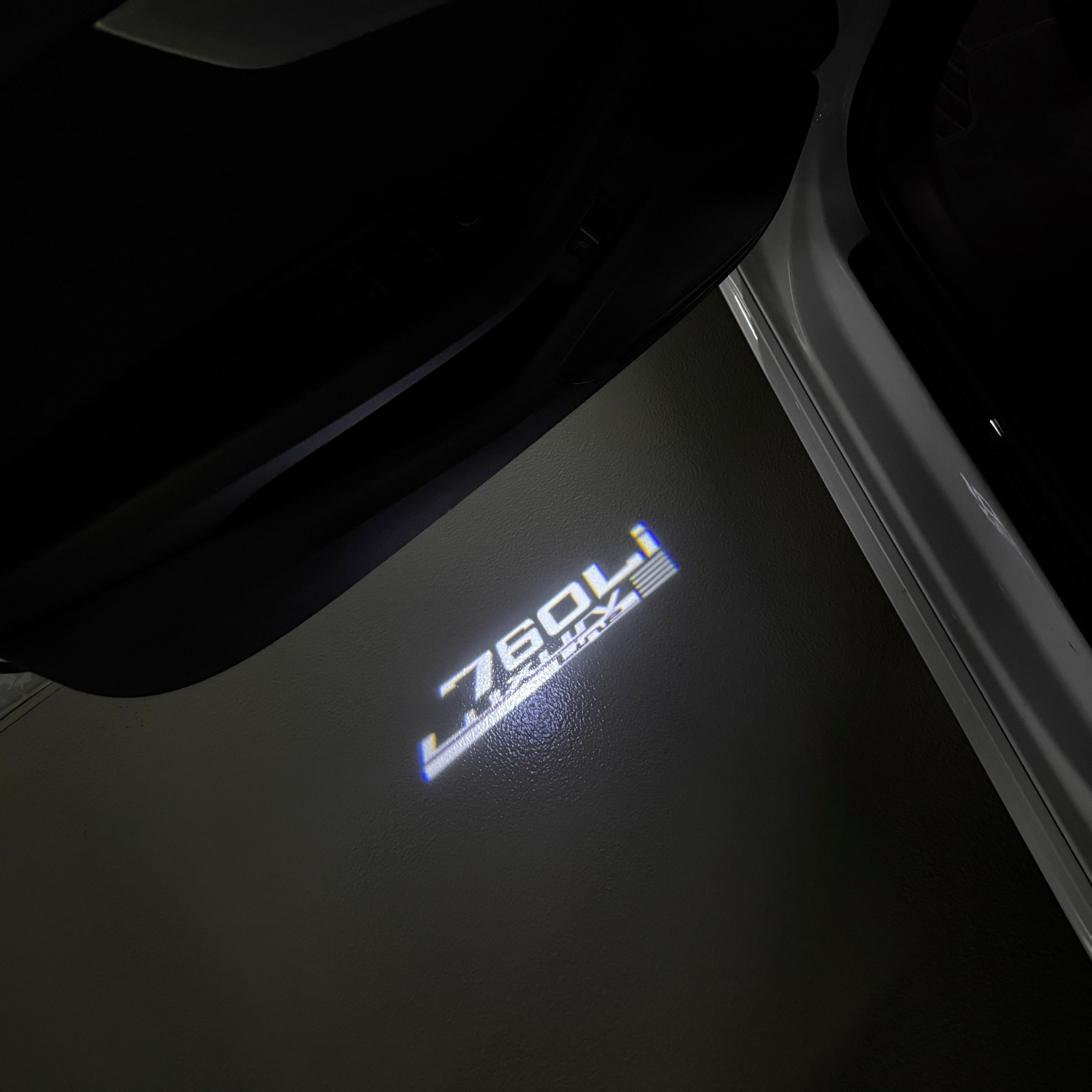 BMW 7 SERIES 760  Li   LOGO PROJECTOT LIGHTS (quantity 1 = 1 sets/2 door lights)Nr.bmw00313