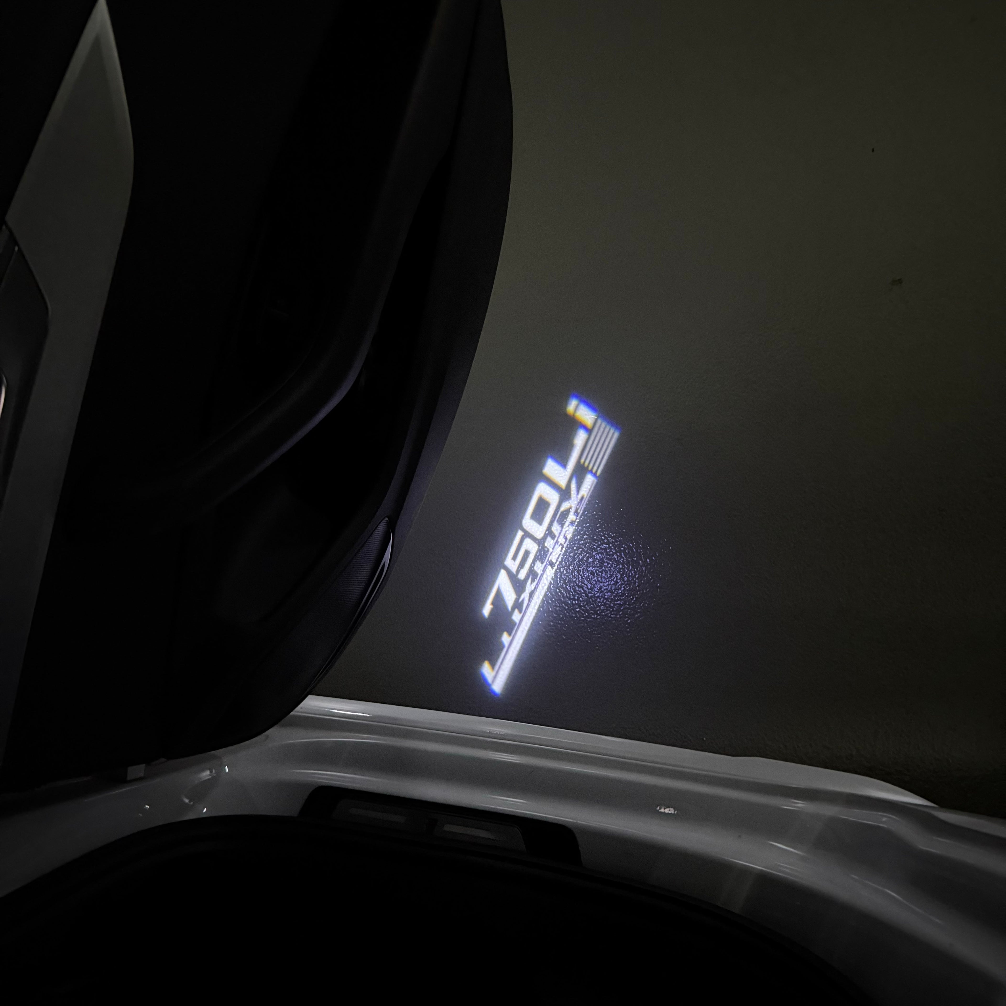 BMW  7 SERIES 750 LOGO PROJECTOT LIGHTS Nr.607B37