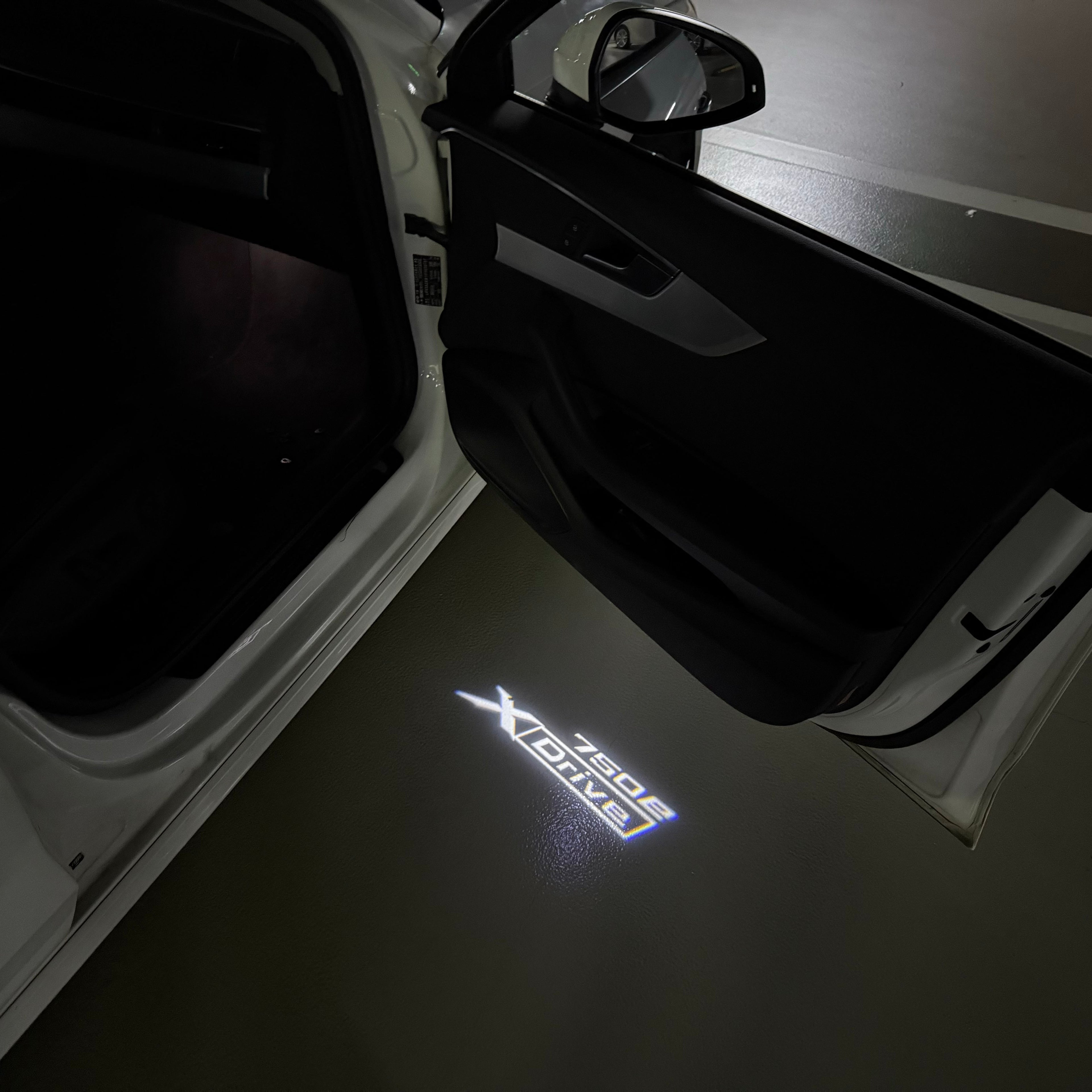 BMW 7 SERIES 750e X drive LOGO PROJECTOT LIGHTS (quantity 1 = 1 sets/2 door lights)Nr.bmw00105