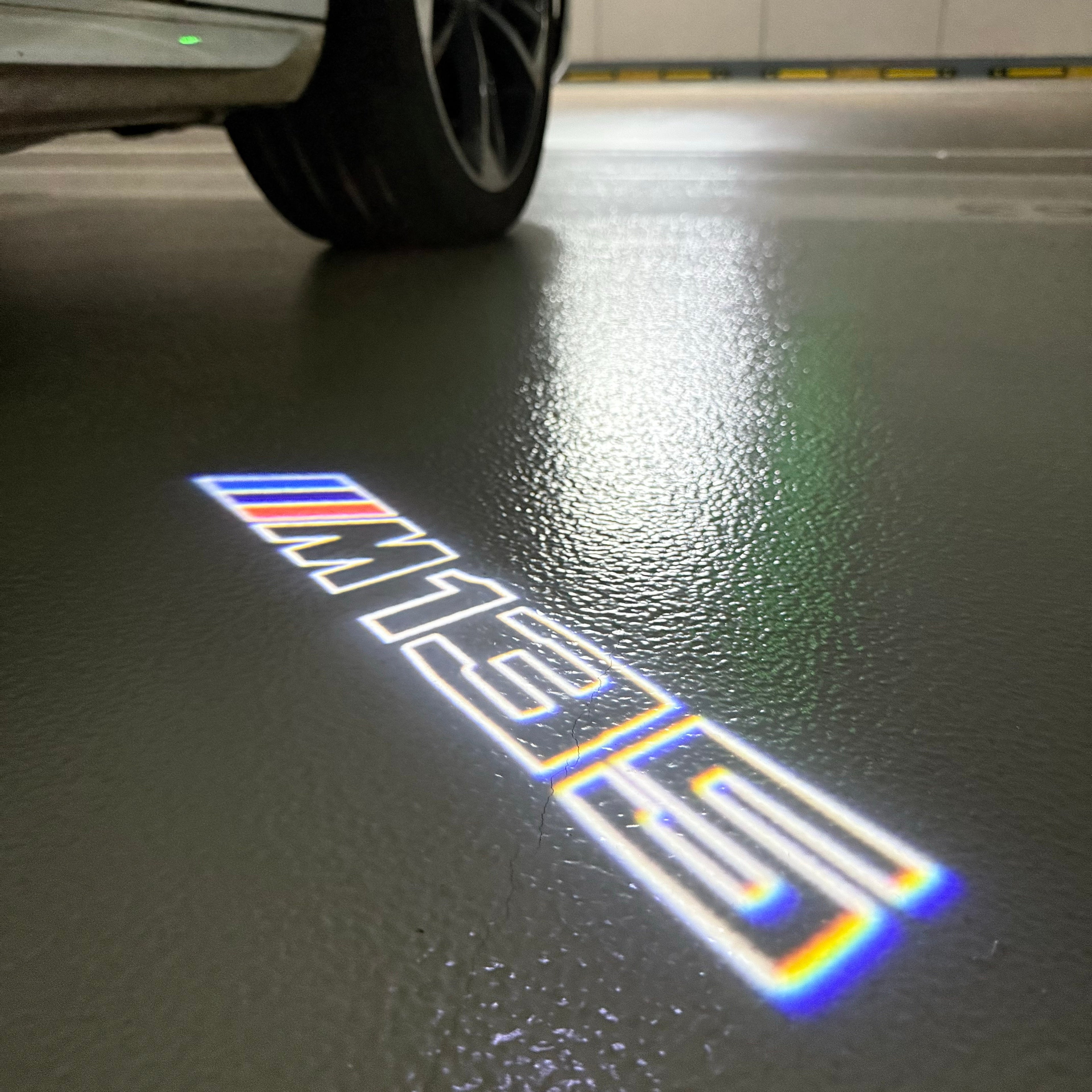 BMW  1 SERIES  M135   LOGO PROJECTOT LIGHTS (quantity 1 = 1 sets/2 door lights)Nr.bmw00126