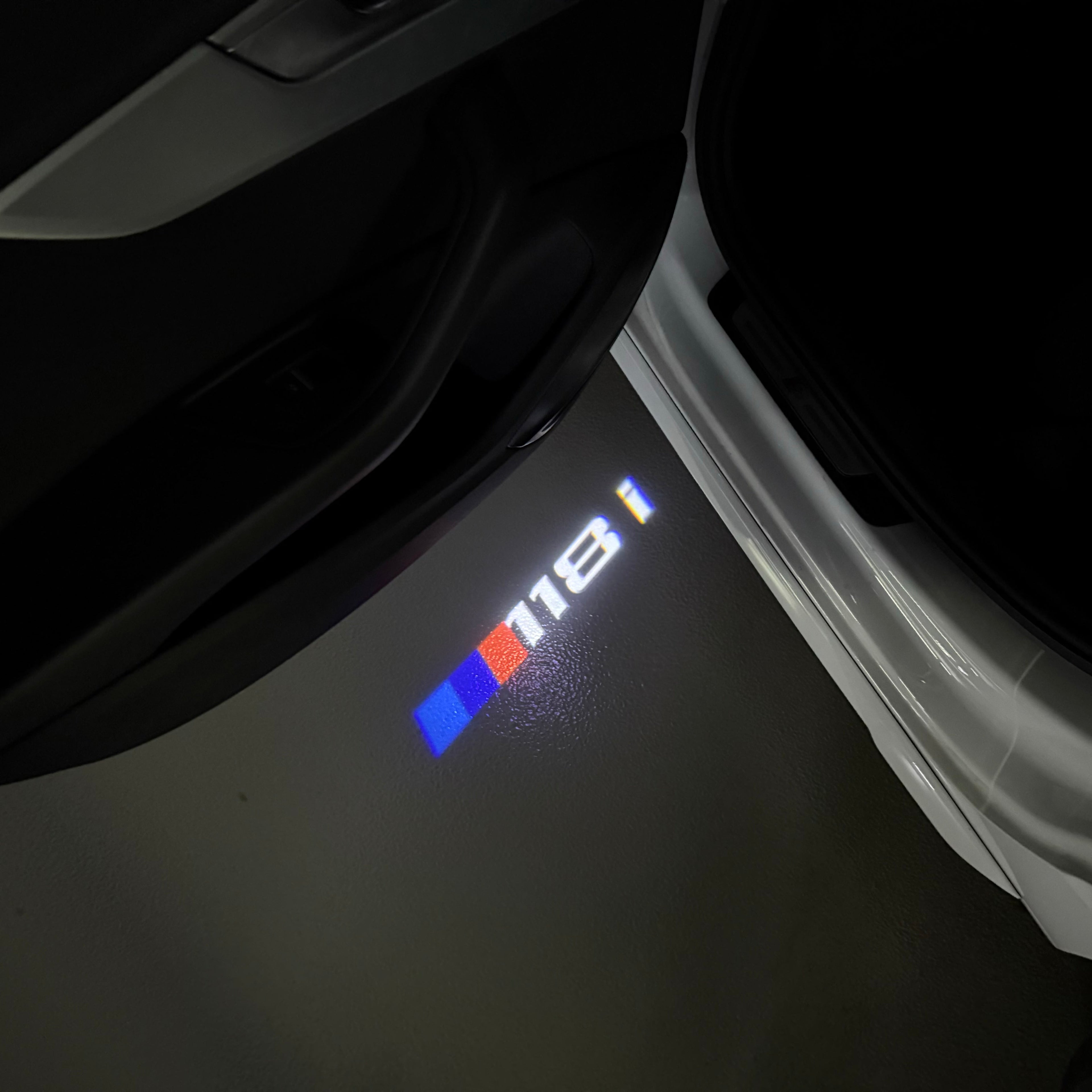 BMW  1 SERIES  118   LOGO PROJECTOT LIGHTS (quantity 1 = 1 sets/2 door lights)Nr.bmw00131