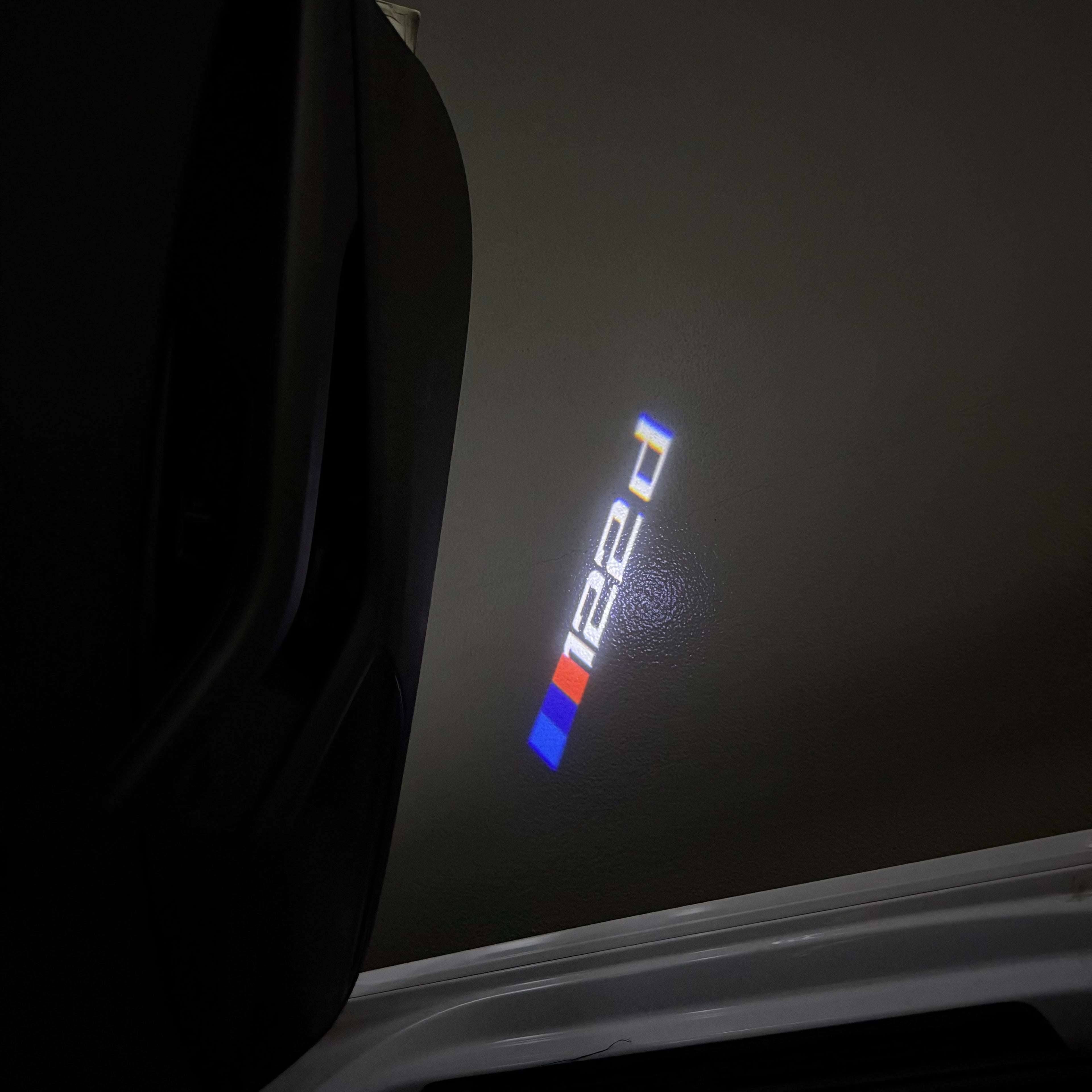 BMW 1 SERIES  122   LOGO PROJECTOT LIGHTS (quantity 1 = 1 sets/2 door lights)Nr.bmw00129