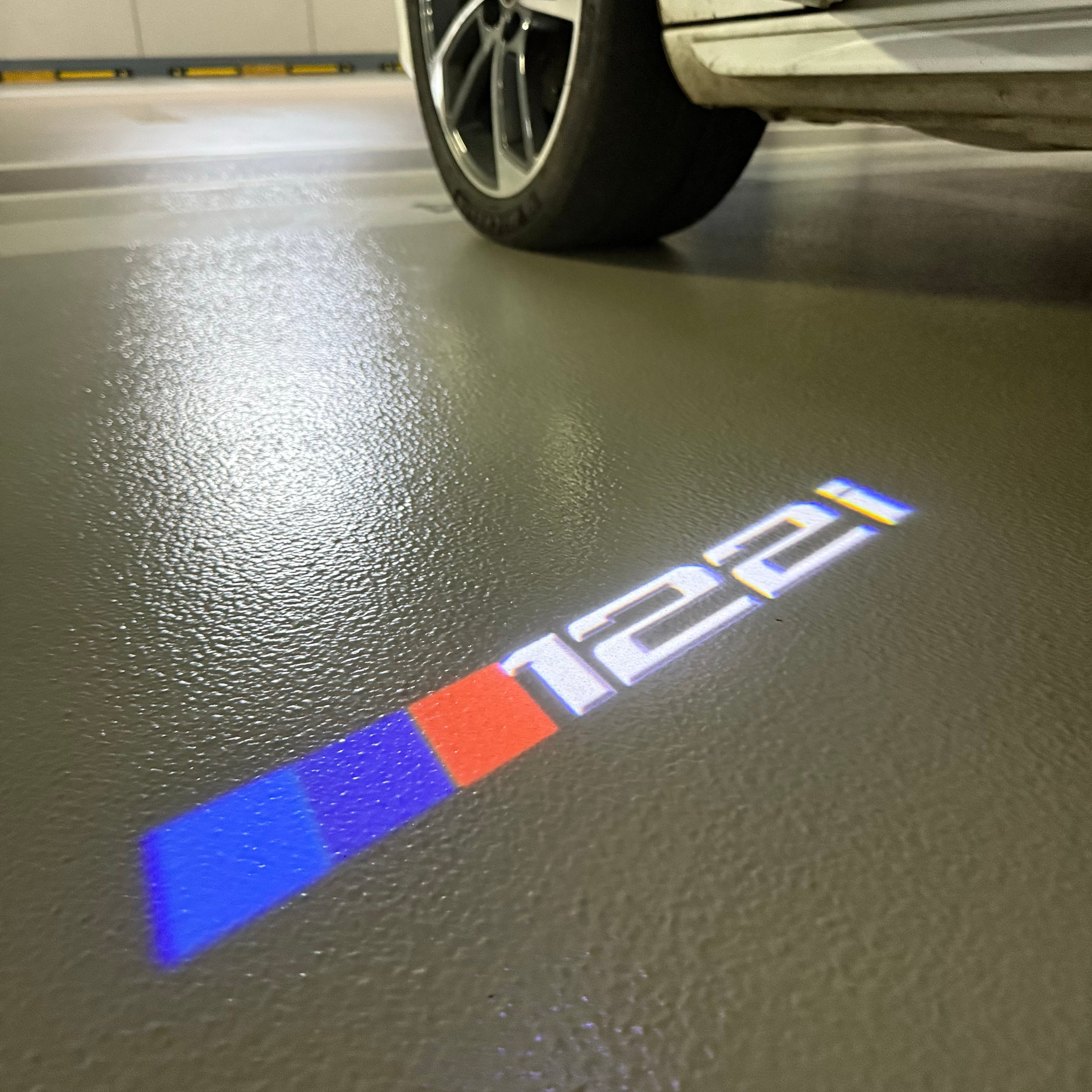 BMW 1 SERIES  122   LOGO PROJECTOT LIGHTS (quantity 1 = 1 sets/2 door lights)Nr.bmw00216