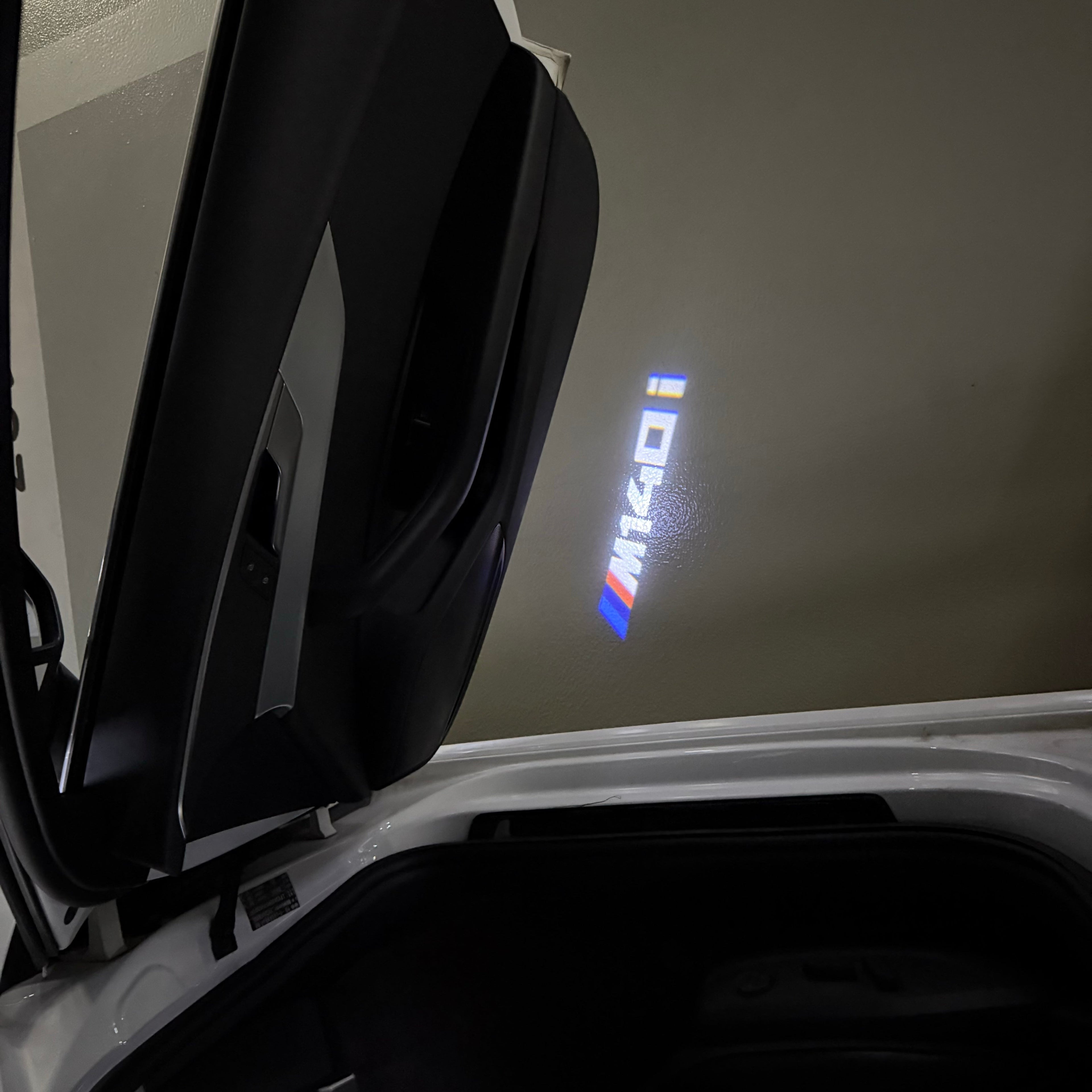 BMW 1 SERIES  M140  LOGO PROJECTOT LIGHTS (quantity 1 = 1 sets/2 door lights)Nr.bmw00377