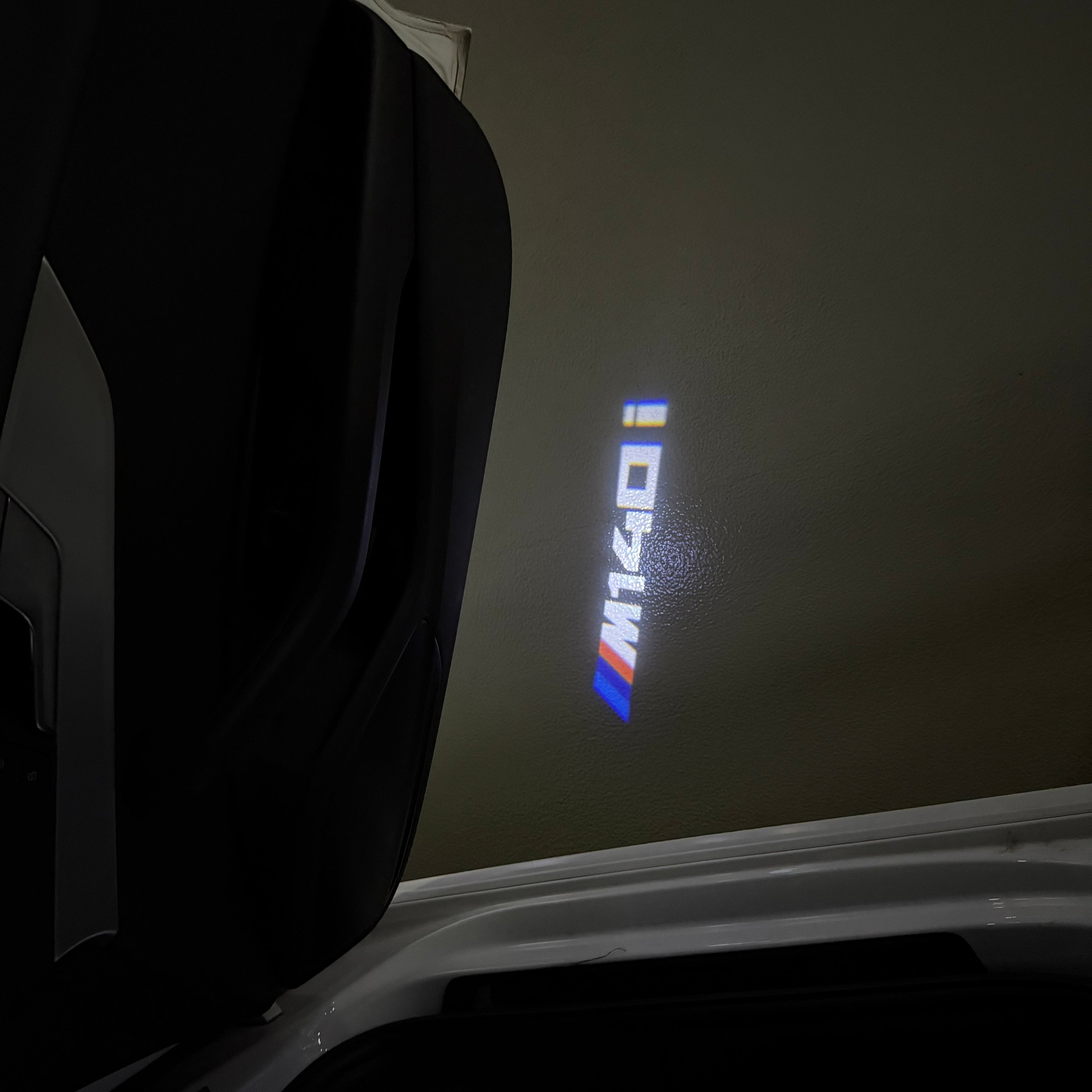 BMW 1 SERIES  M140  LOGO PROJECTOT LIGHTS (quantity 1 = 1 sets/2 door lights)Nr.bmw00377