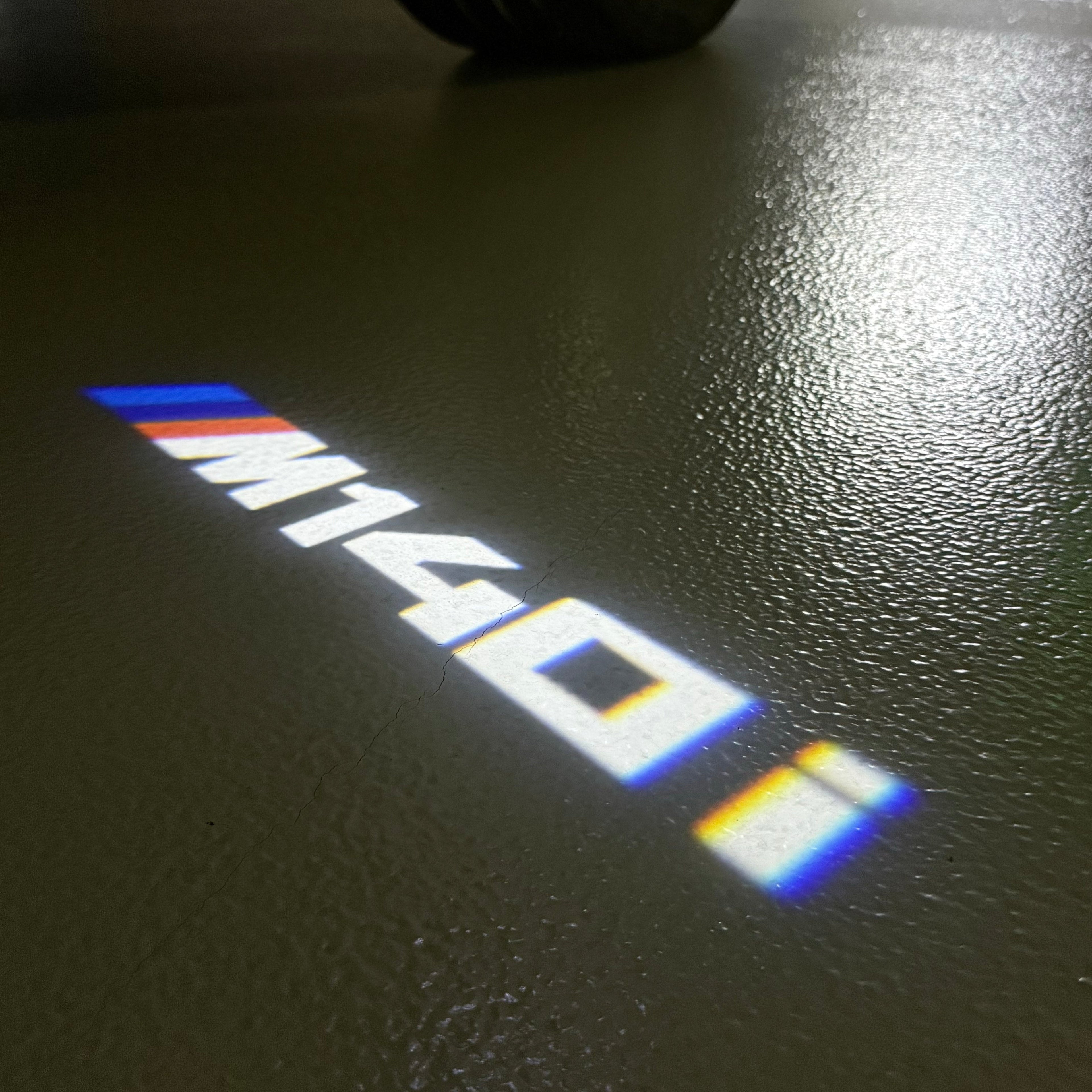 BMW 1 SERIES  M140  LOGO PROJECTOT LIGHTS (quantity 1 = 1 sets/2 door lights)Nr.bmw00377